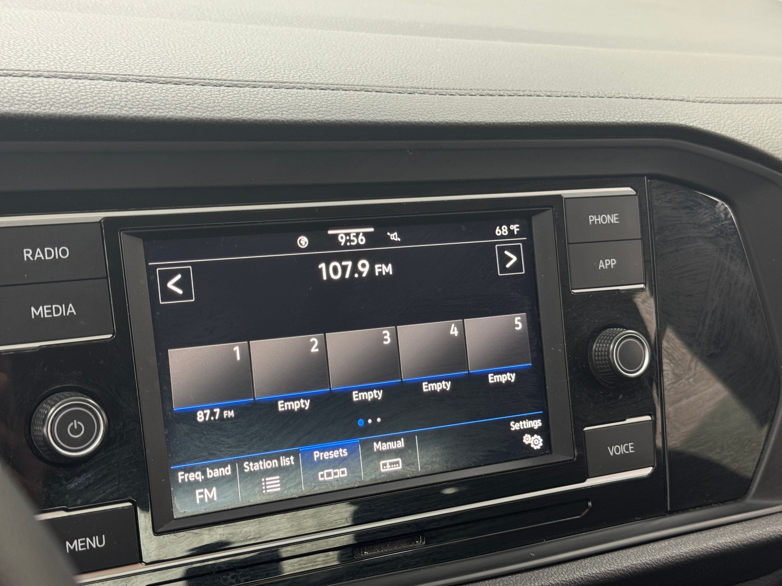 Thumbnail: 2021 Volkswagen Jetta - 4