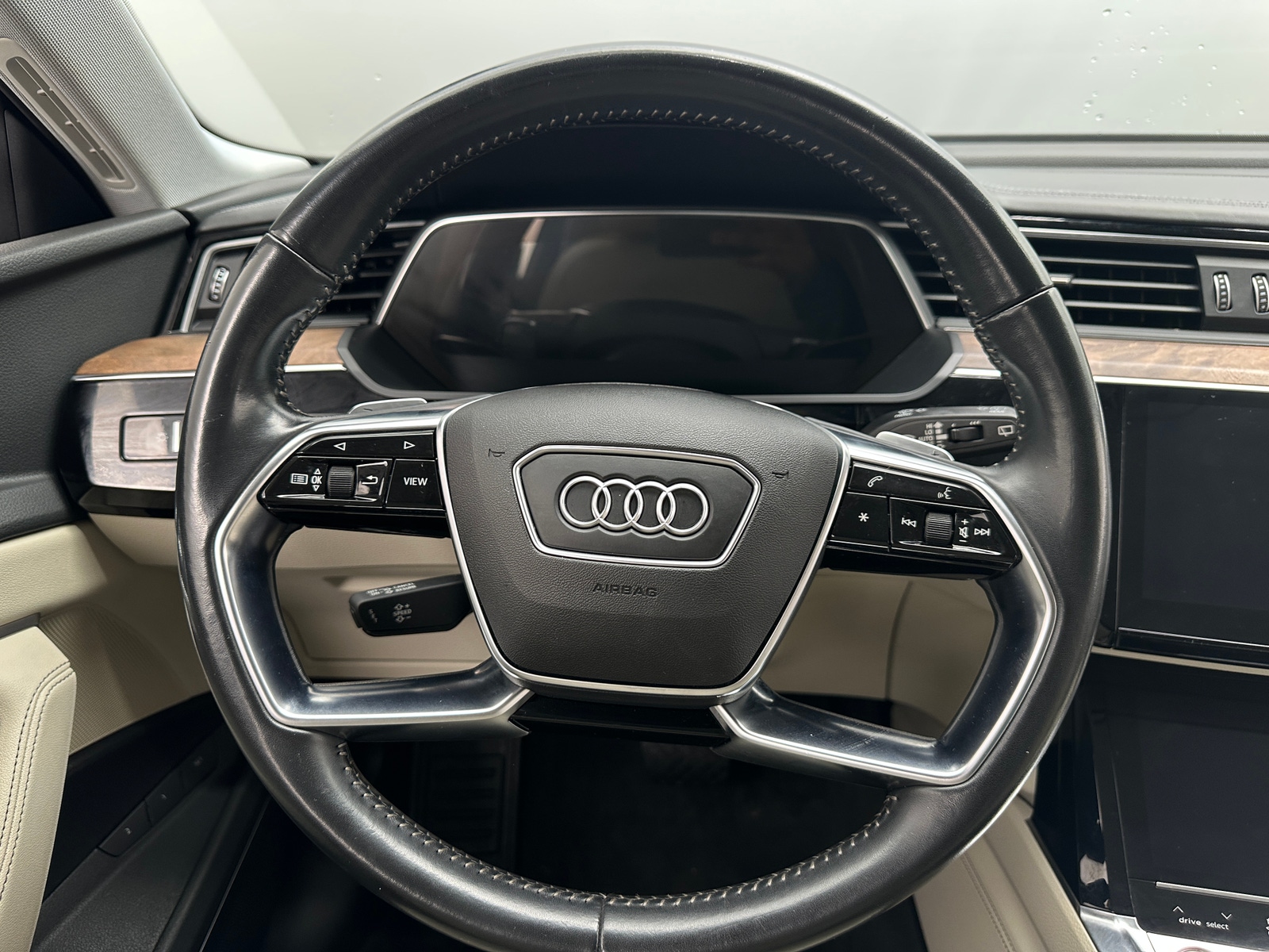 Thumbnail: 2019 Audi e-tron - 4