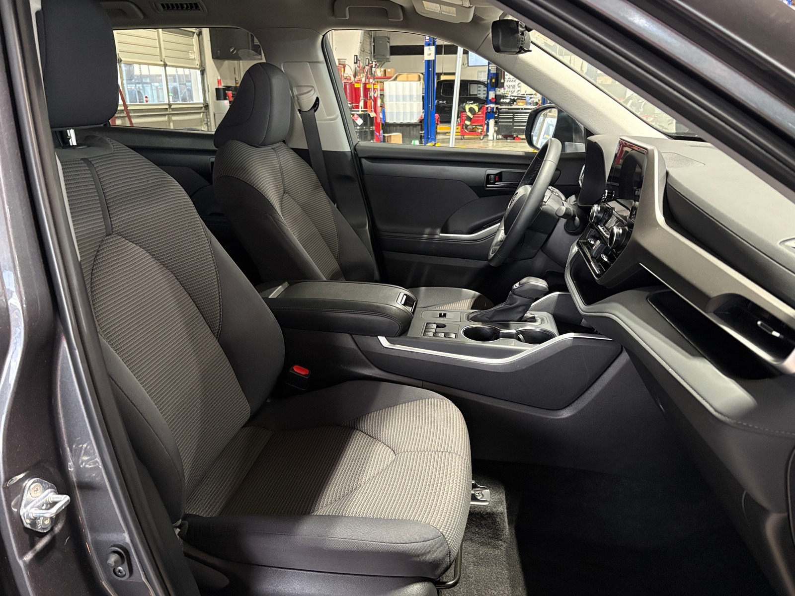 Thumbnail: 2025 Toyota Highlander - 2