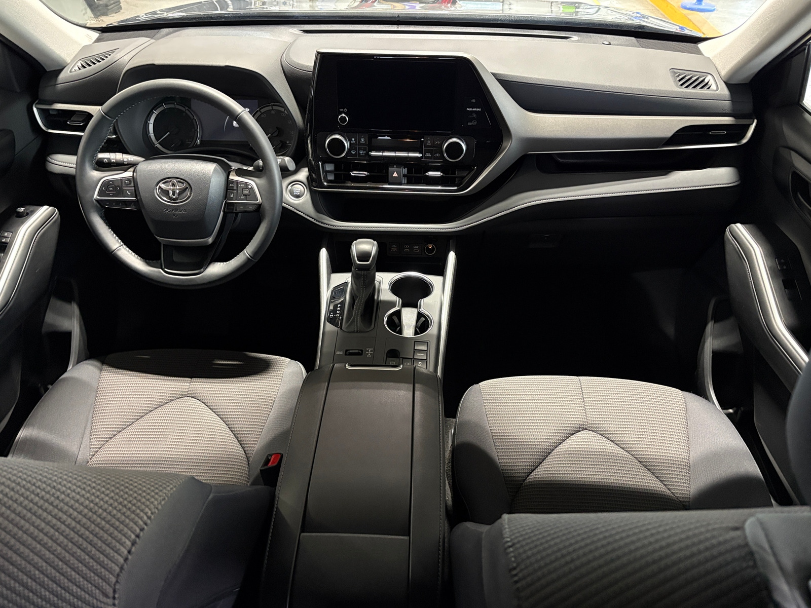 Thumbnail: 2025 Toyota Highlander - 3