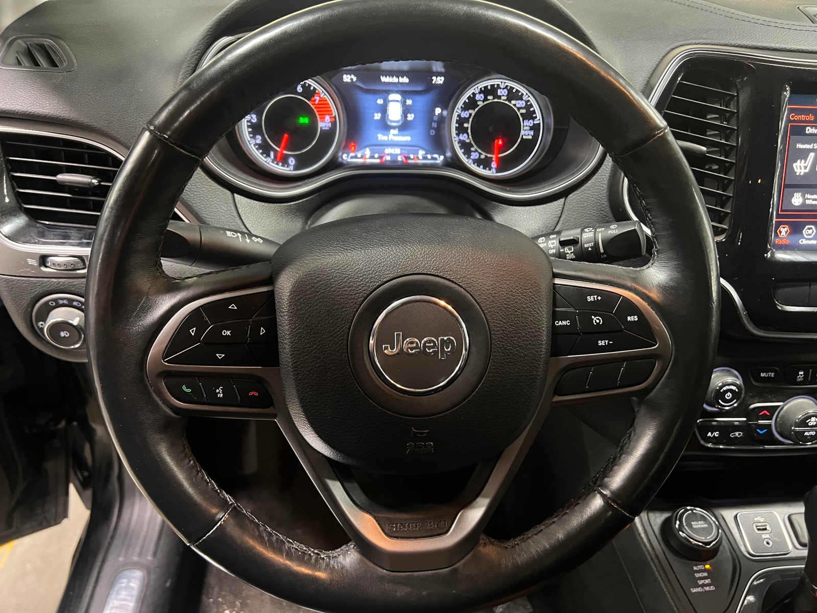 Thumbnail: 2019 Jeep Cherokee - 4