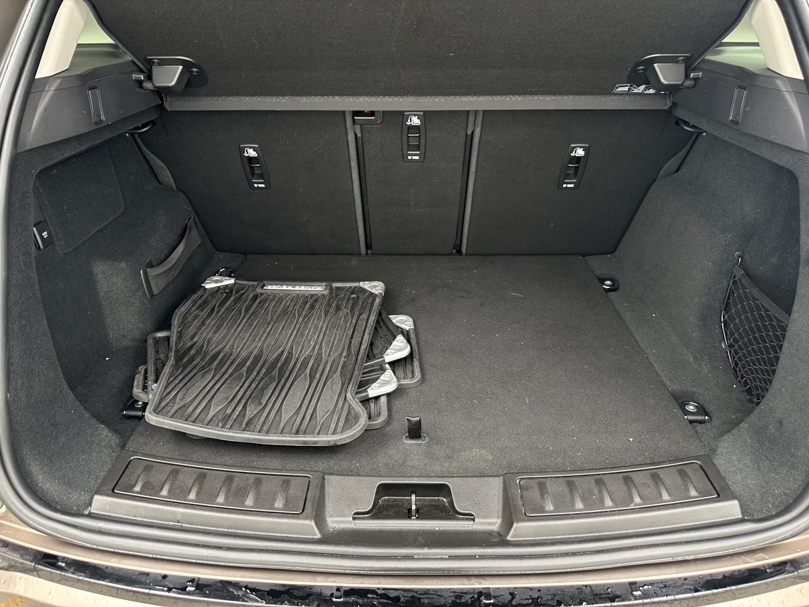 Thumbnail: 2020 Land Rover Range Rover Evoque - 6