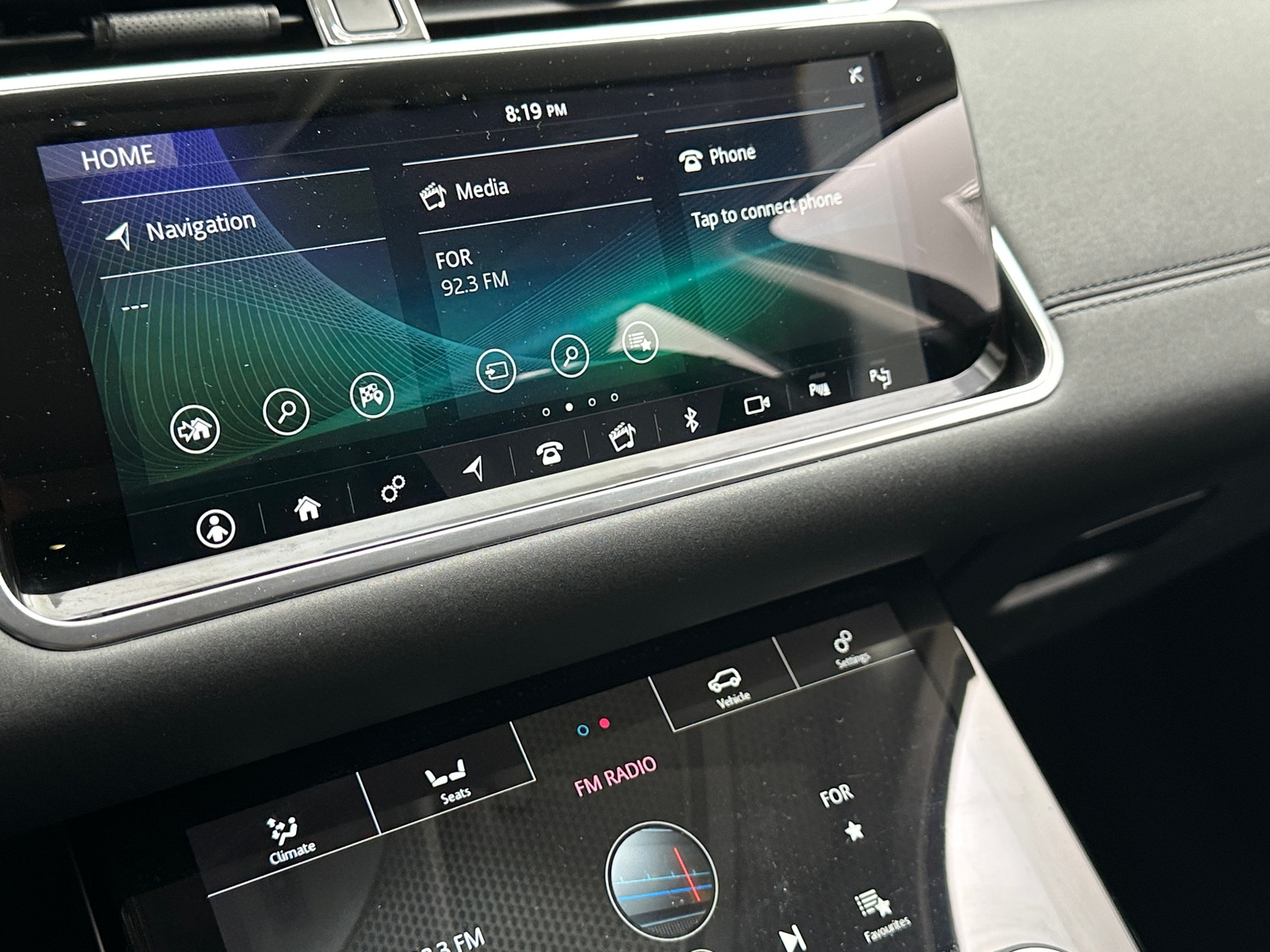 Thumbnail: 2020 Land Rover Range Rover Evoque - 3