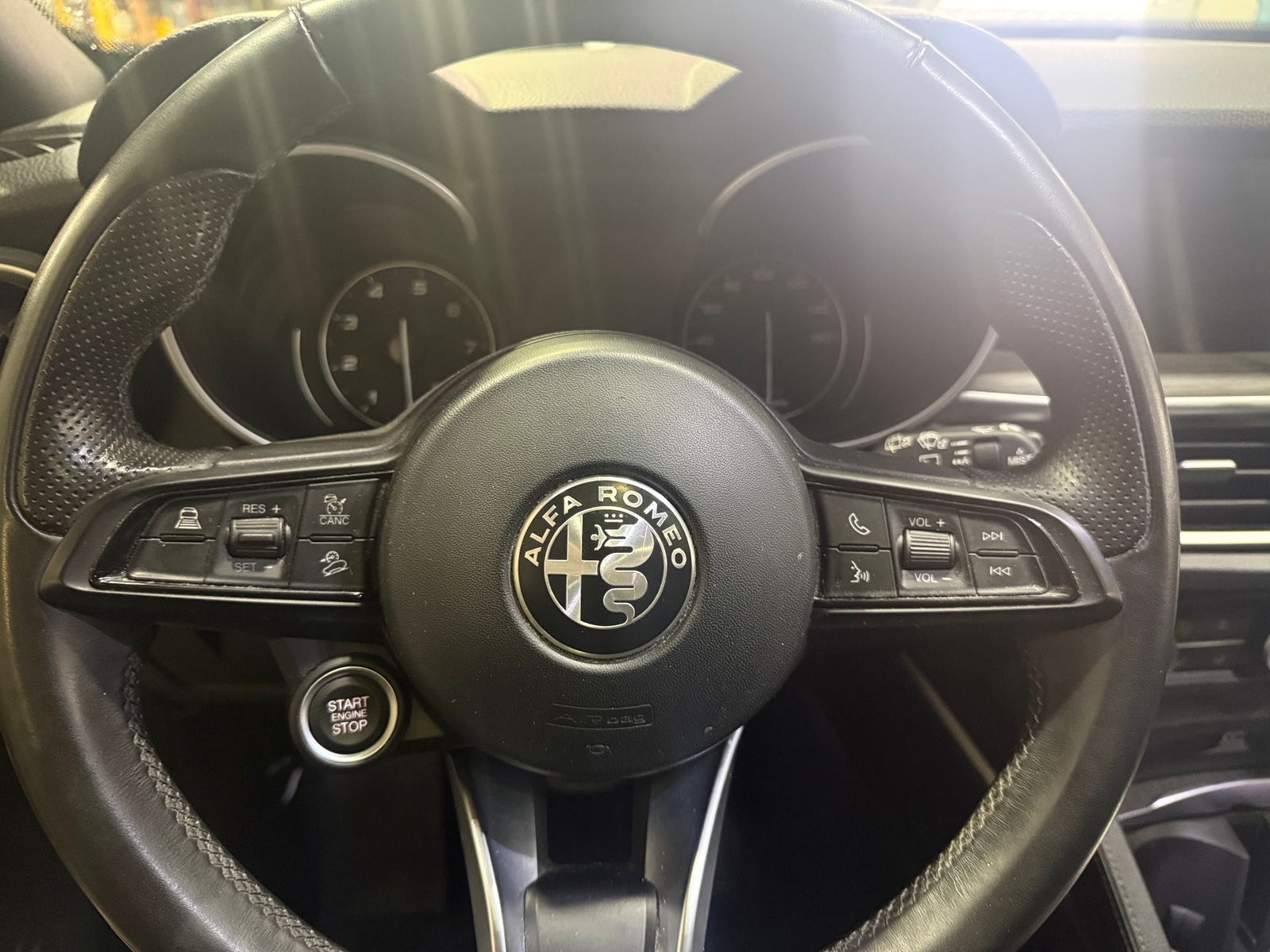 Thumbnail: 2023 Alfa Romeo Stelvio - 4