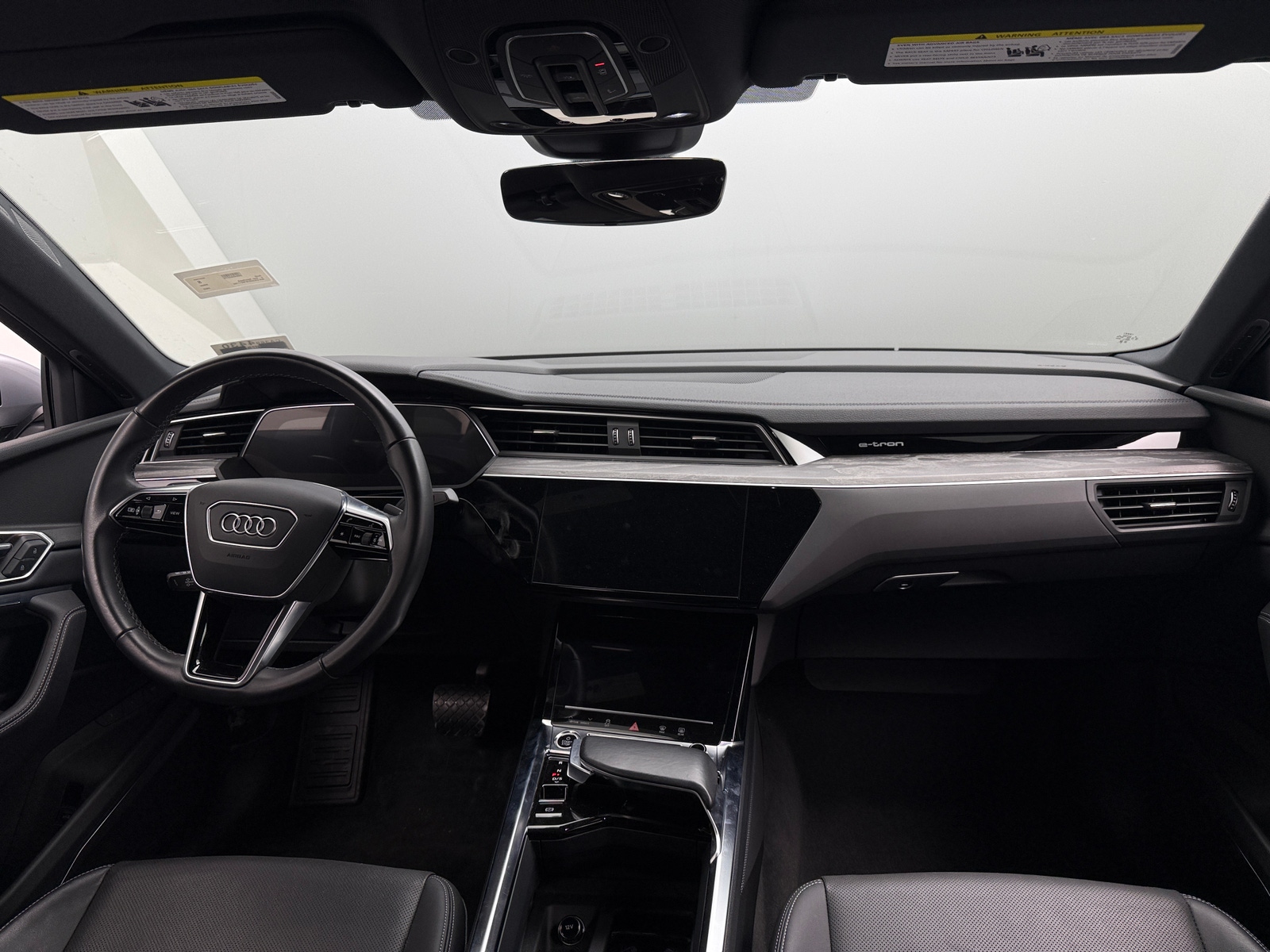 Thumbnail: 2023 Audi e-tron S - 2