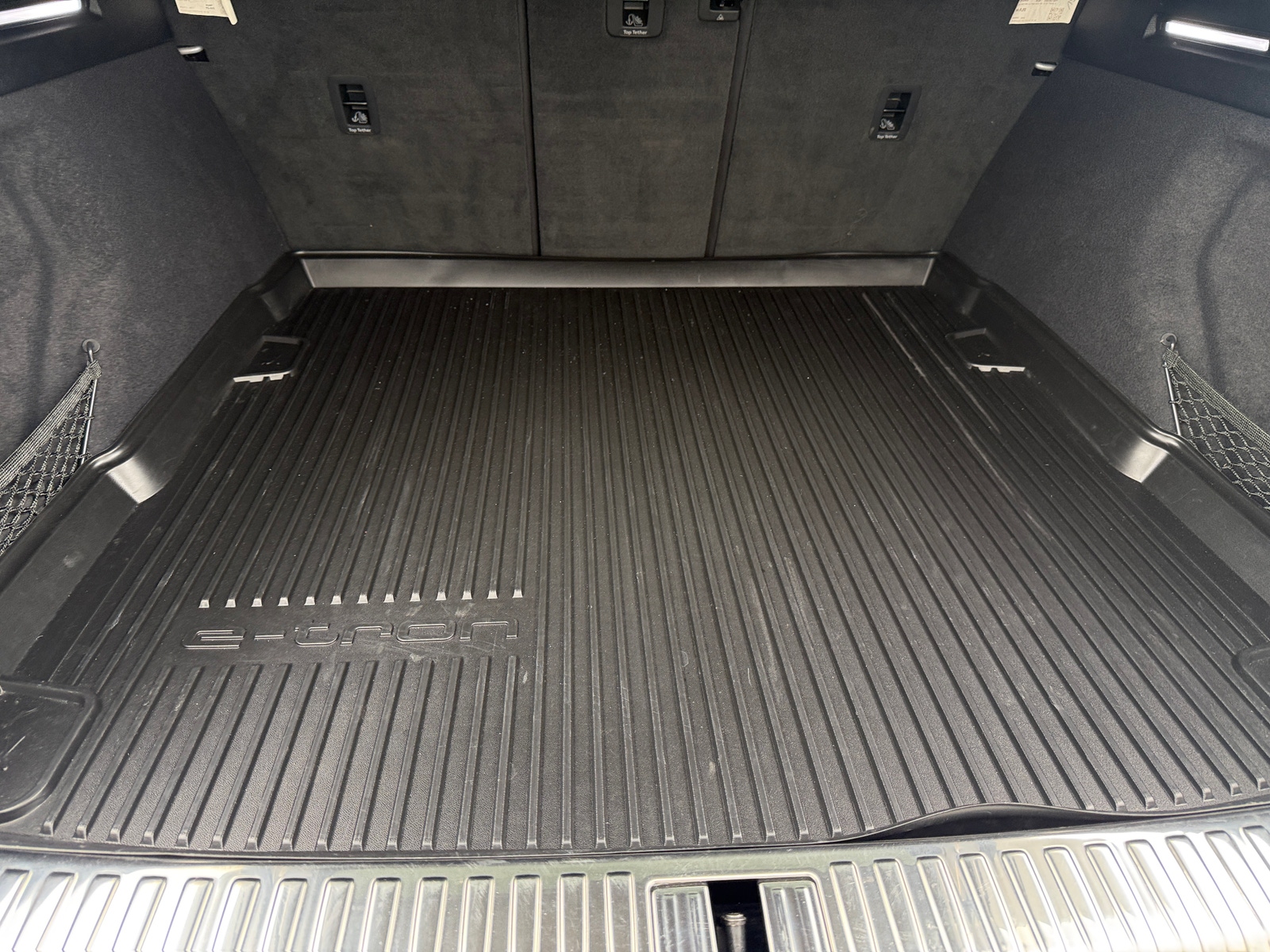 Thumbnail: 2023 Audi e-tron S - 6