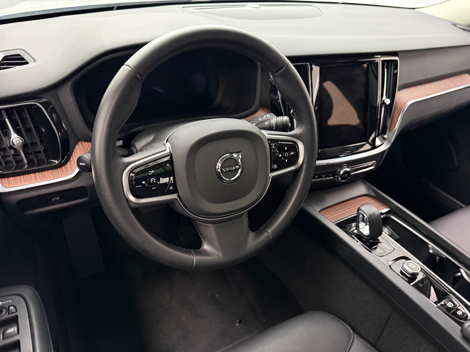 Thumbnail: 2025 Volvo V60 - 4