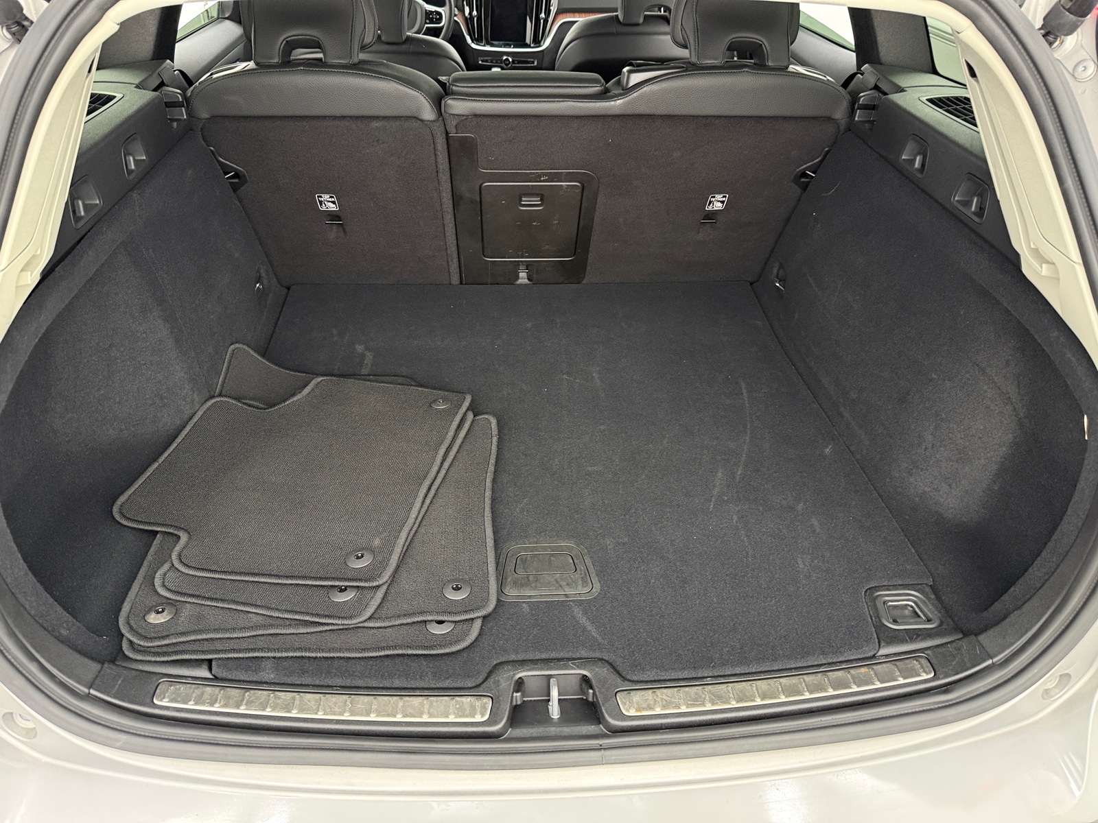 Thumbnail: 2025 Volvo V60 - 6