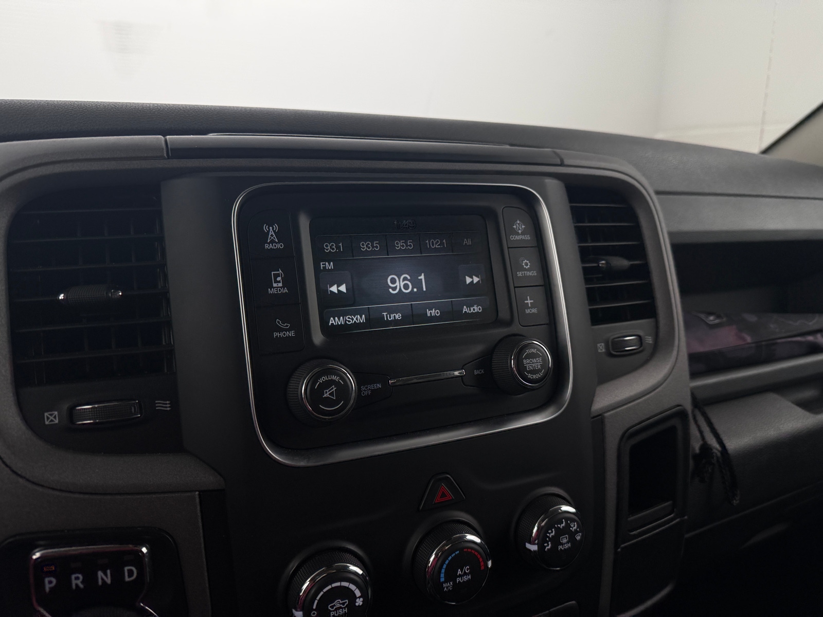 Thumbnail: 2019 RAM 1500 Classic - 3