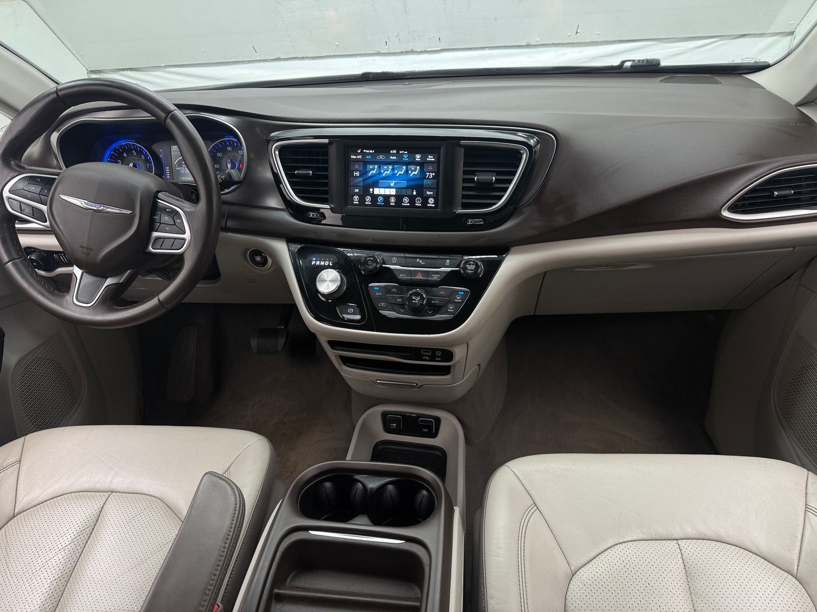 Thumbnail: 2018 Chrysler Pacifica - 3