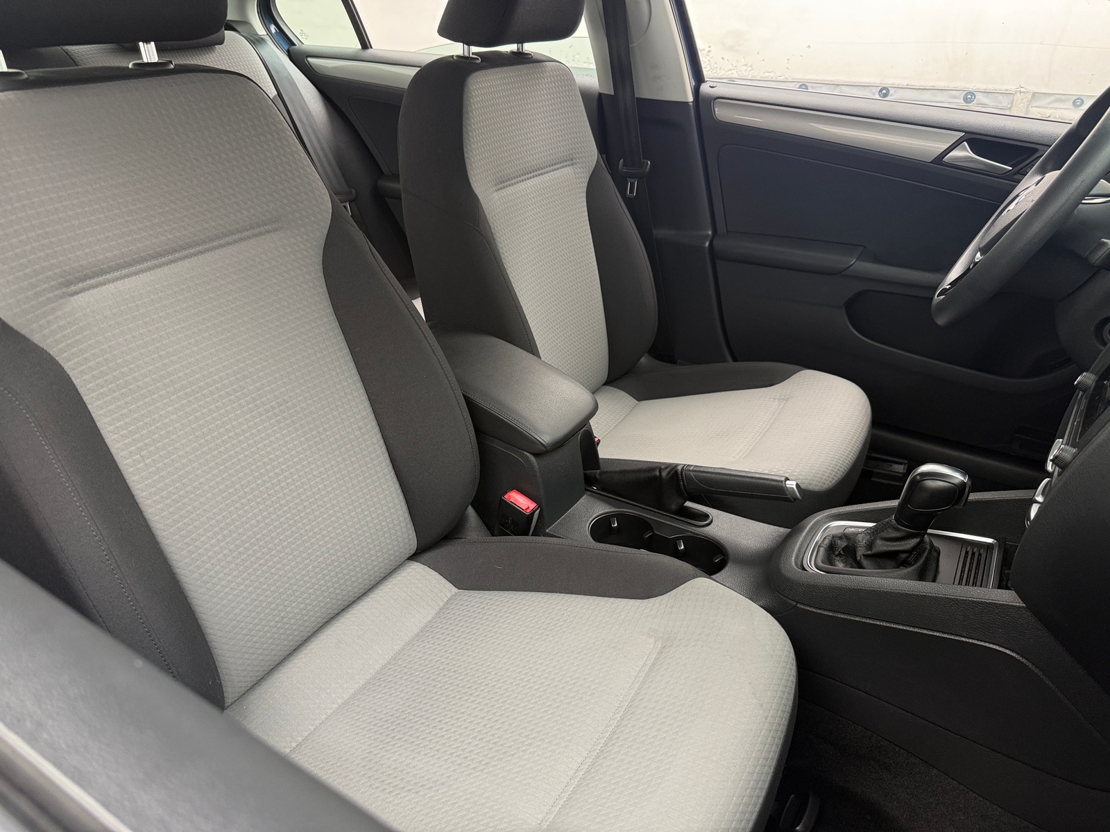 Thumbnail: 2017 Volkswagen Jetta - 2