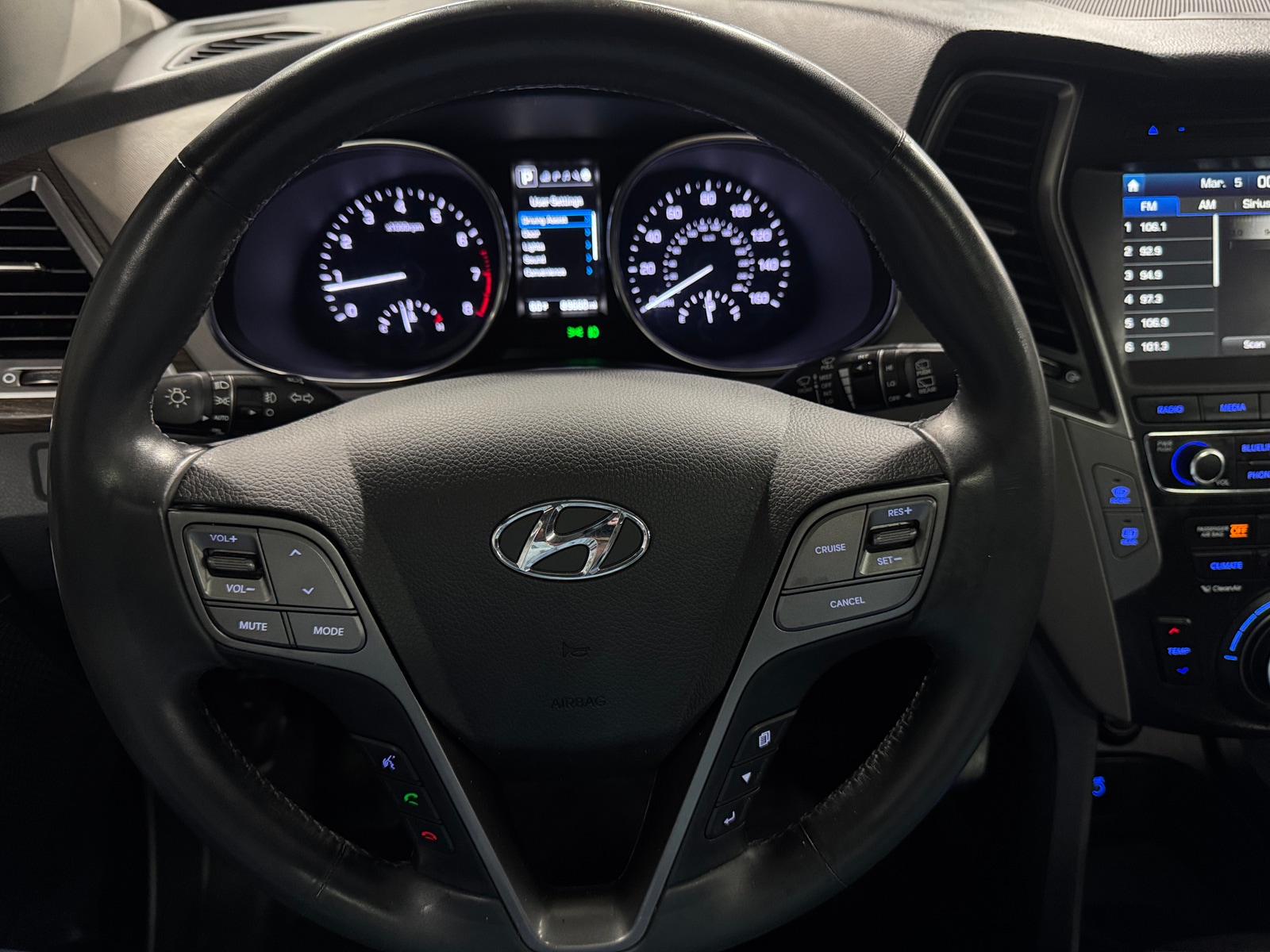 Thumbnail: 2017 Hyundai Santa Fe - 4