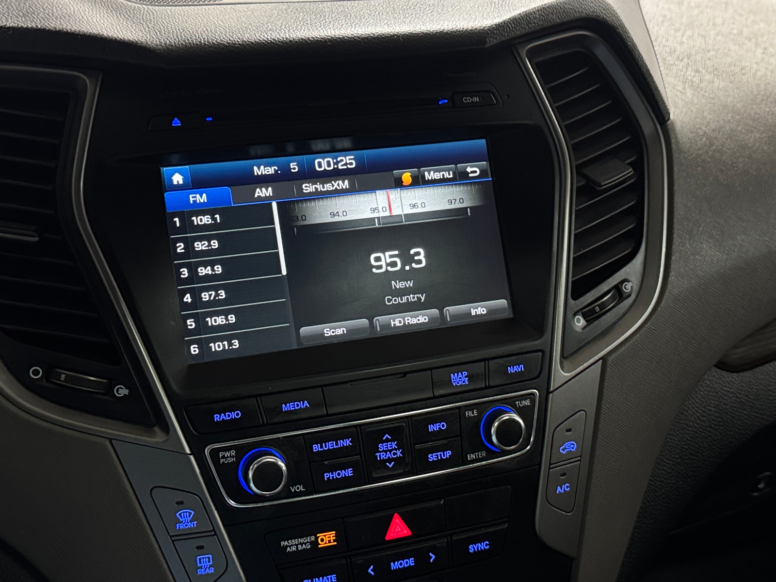 Thumbnail: 2017 Hyundai Santa Fe - 3