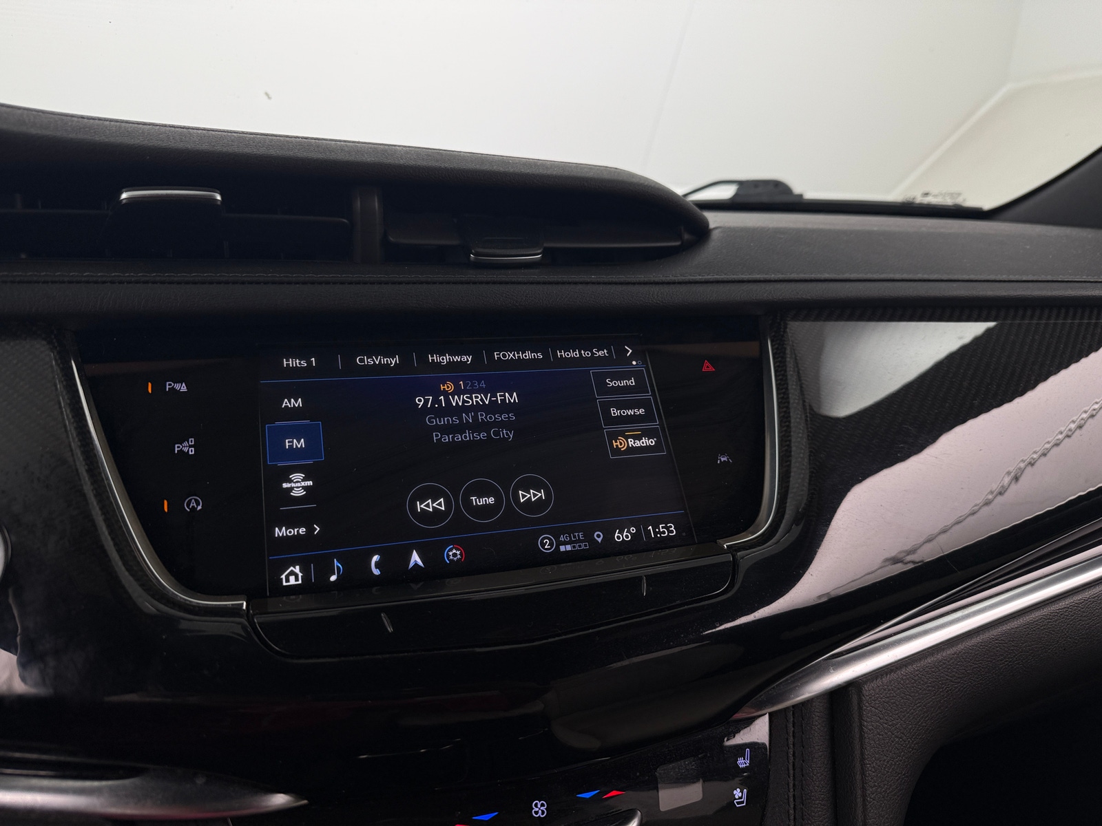 Thumbnail: 2023 Cadillac XT6 - 3