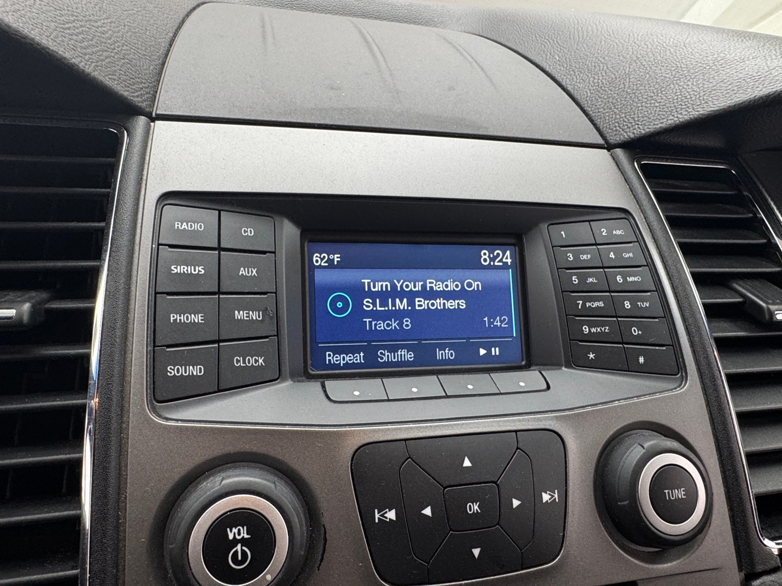 Thumbnail: 2015 Ford Taurus - 3