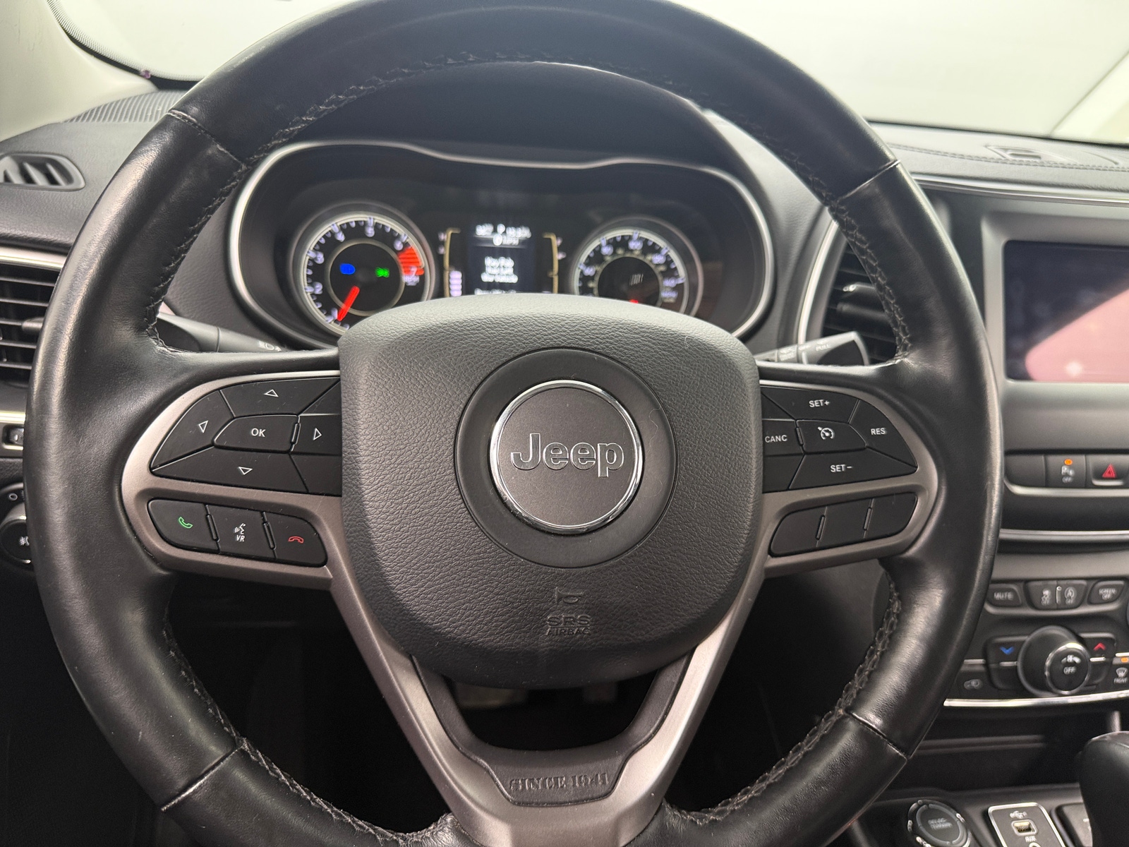 Thumbnail: 2020 Jeep Cherokee - 5