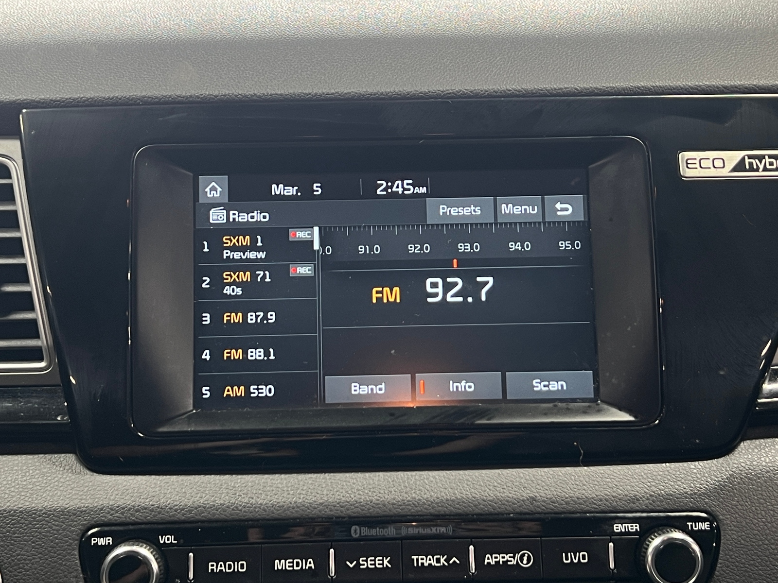 Thumbnail: 2017 Kia Niro - 3