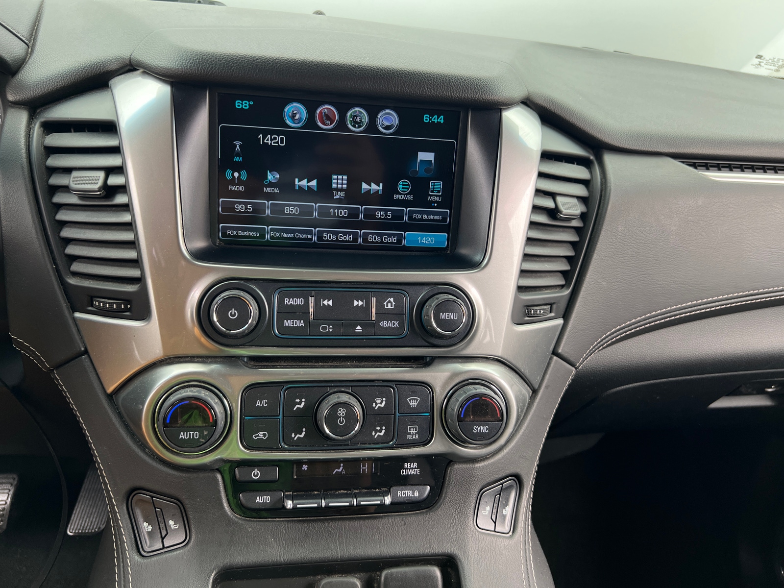 Thumbnail: 2018 Chevrolet Tahoe - 3