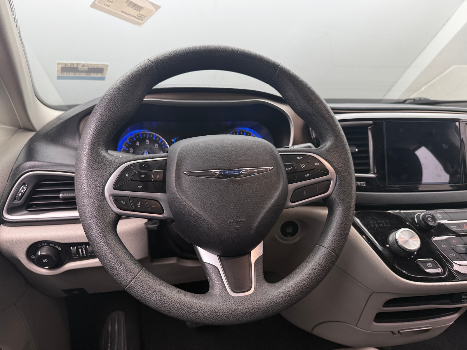 Thumbnail: 2017 Chrysler Pacifica - 5