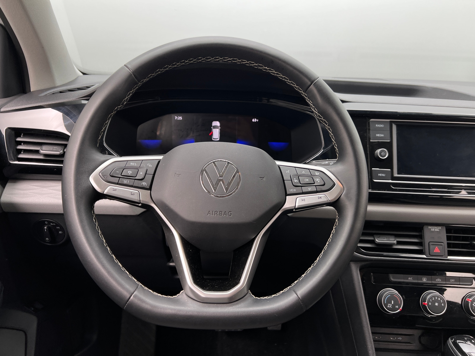 Thumbnail: 2023 Volkswagen Taos - 5
