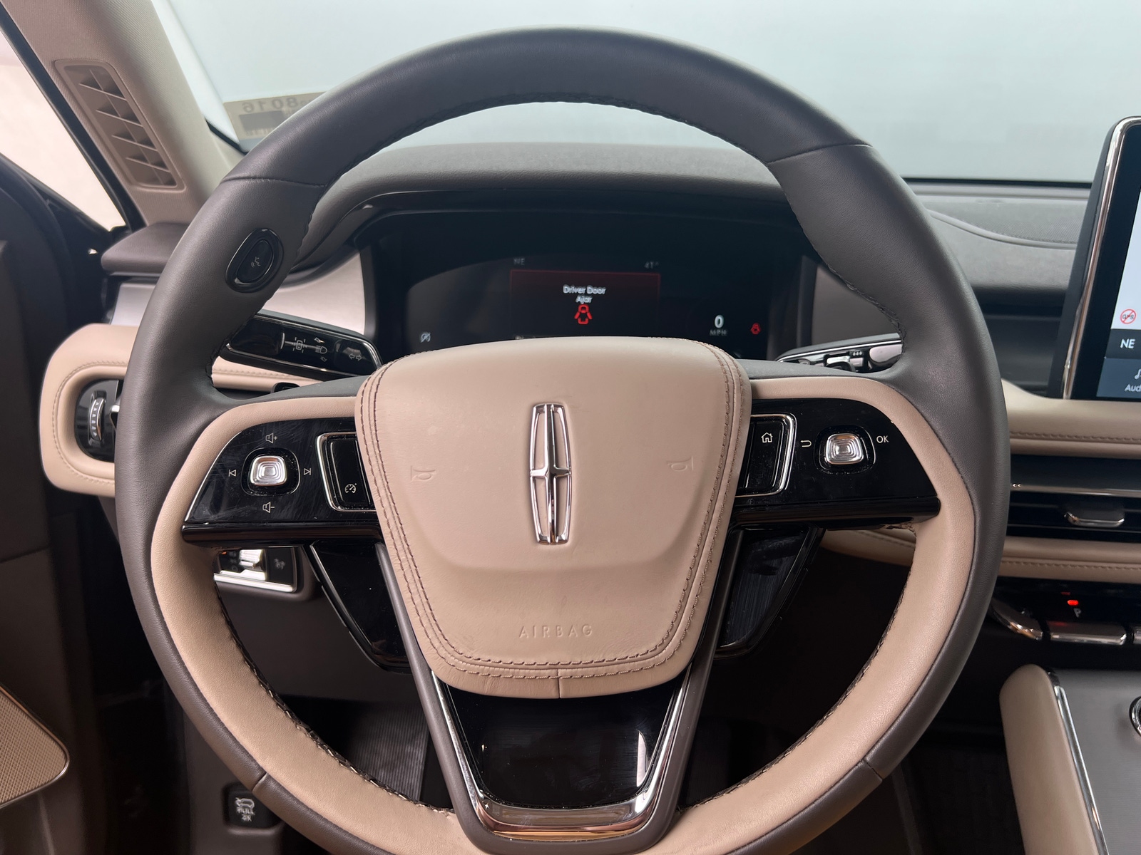 Thumbnail: 2022 Lincoln Aviator - 4