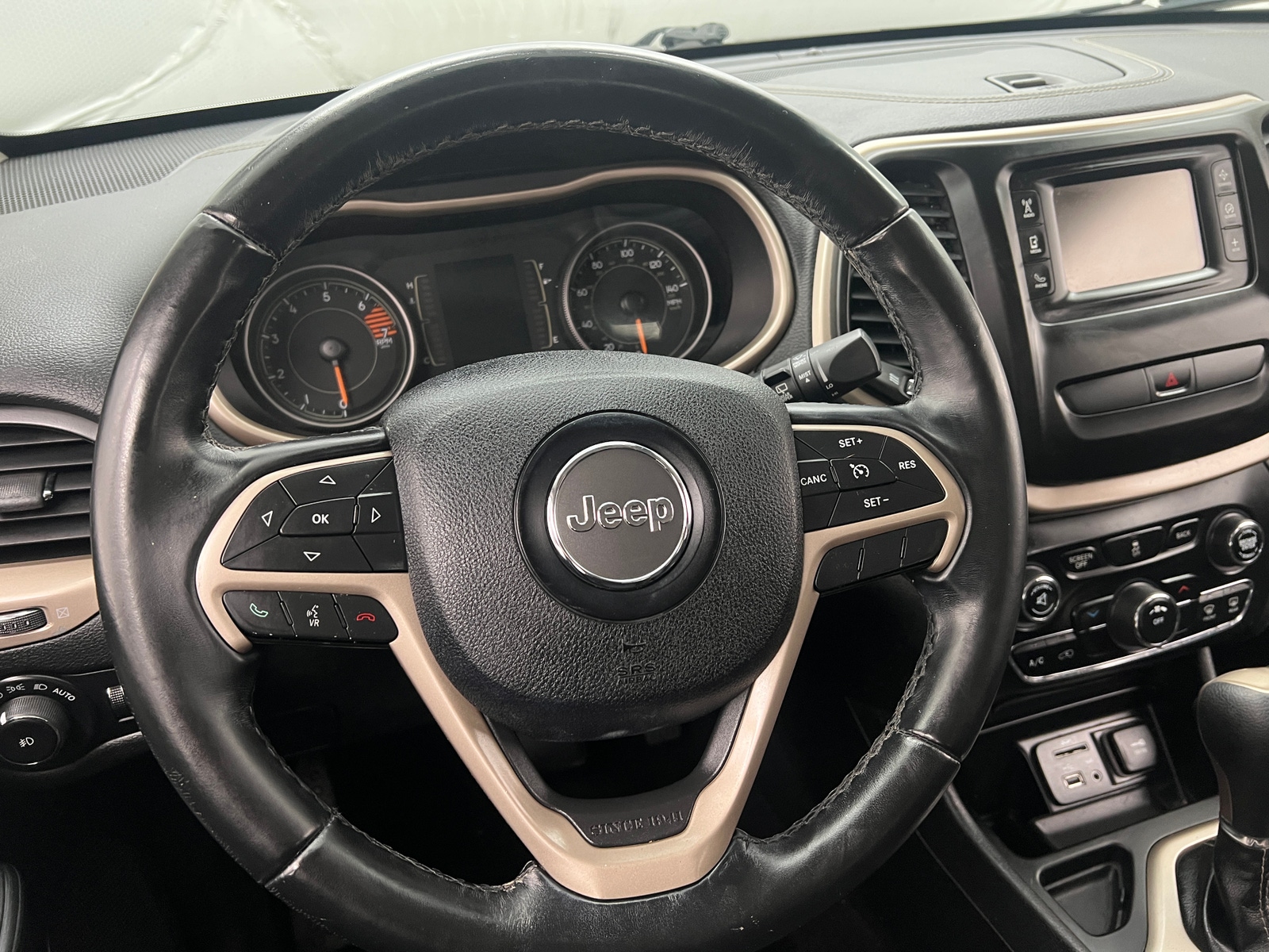 Thumbnail: 2016 Jeep Cherokee - 5