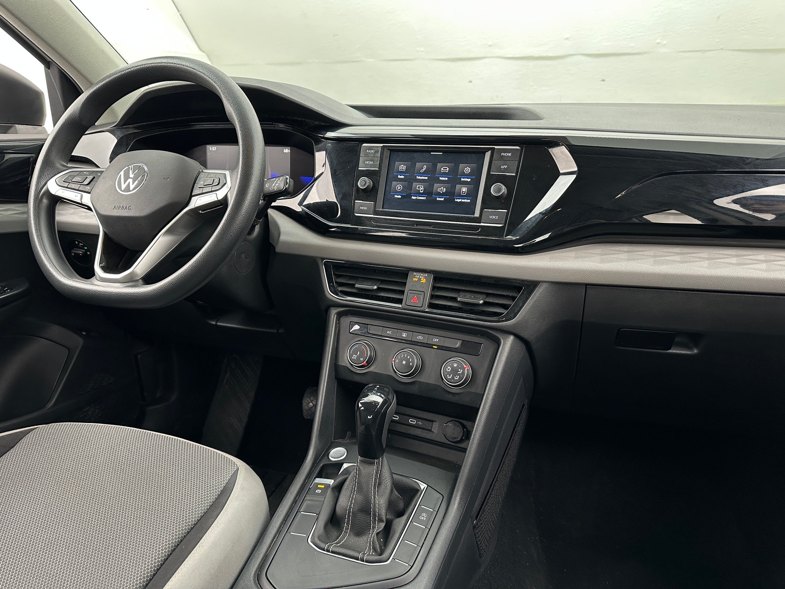 Thumbnail: 2022 Volkswagen Taos - 3