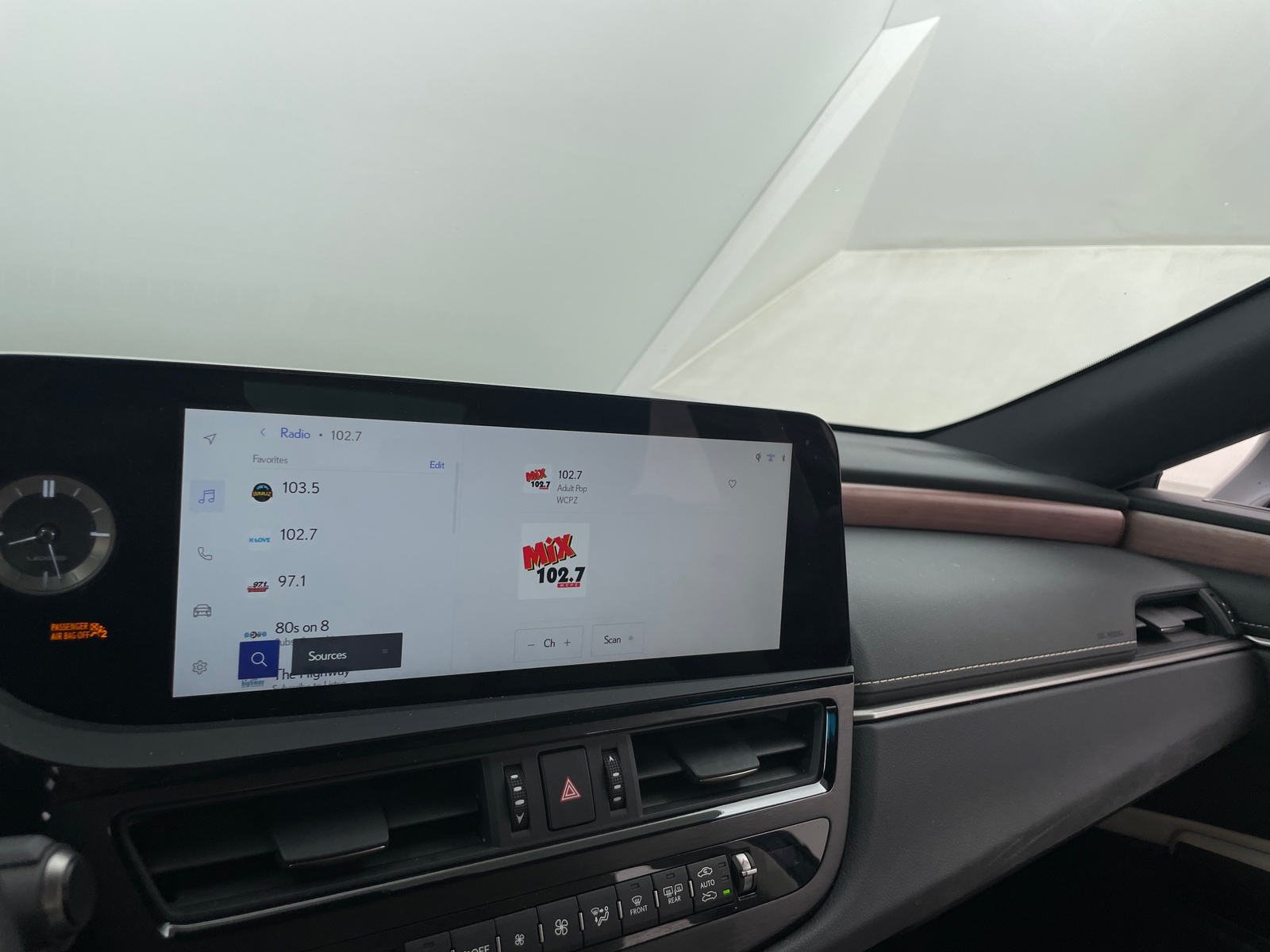 Thumbnail: 2025 Lexus ES - 3