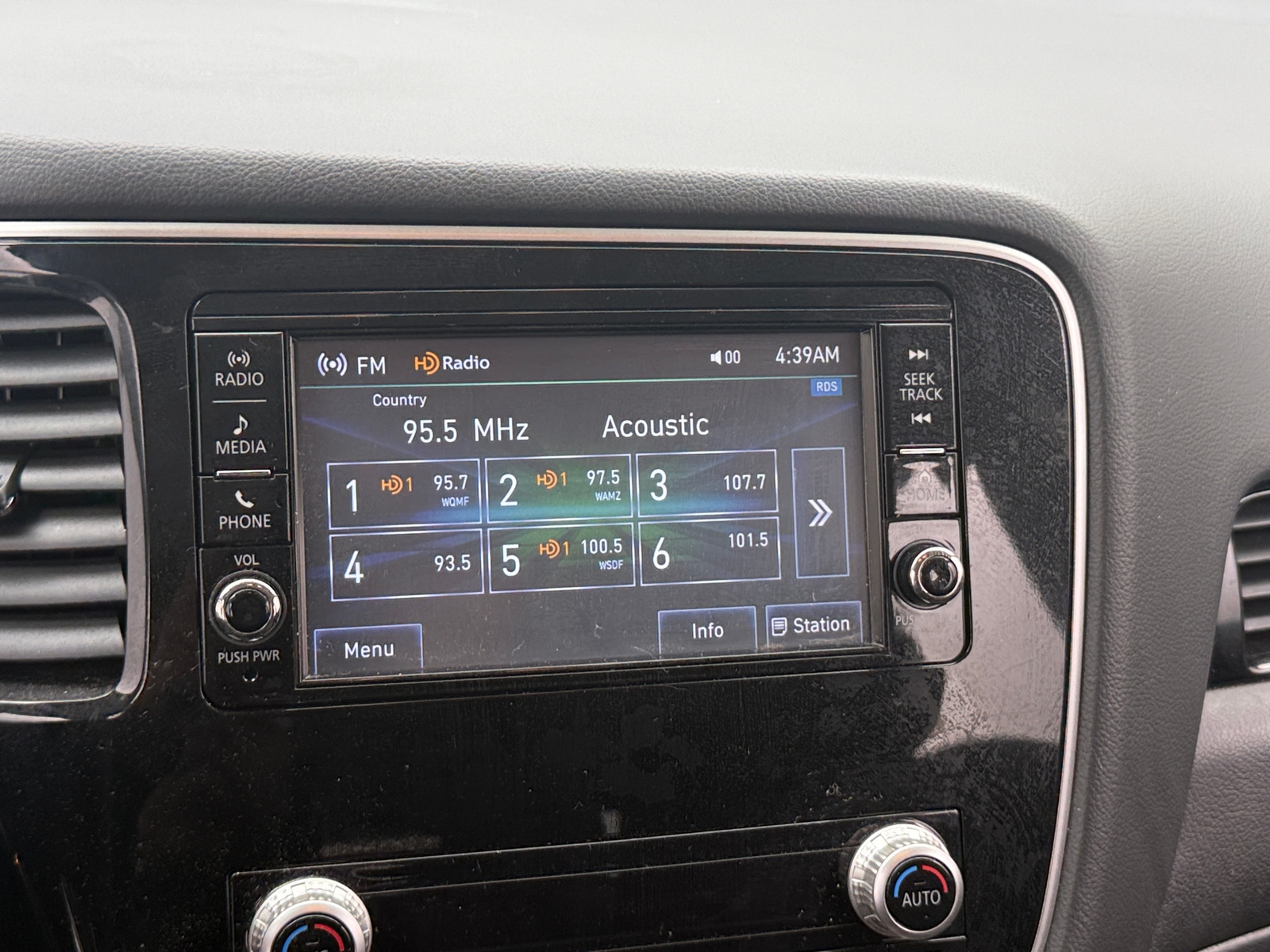 Thumbnail: 2020 Mitsubishi Outlander - 4