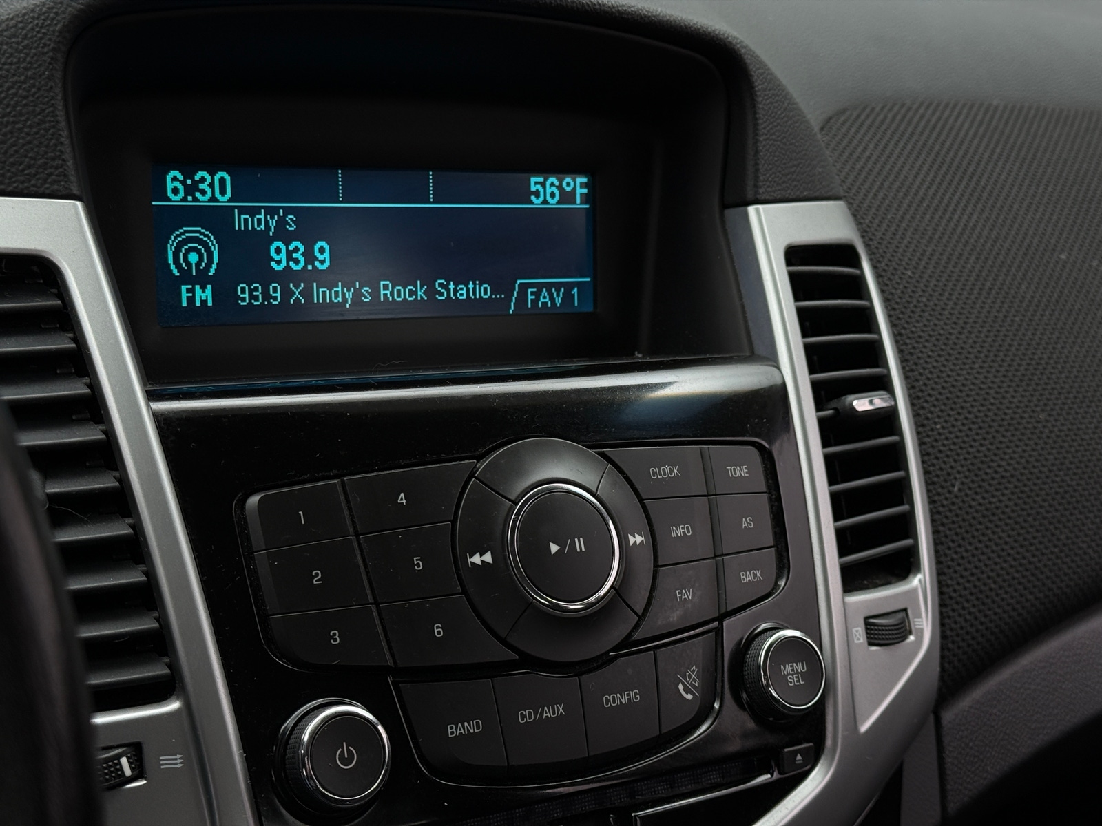 Thumbnail: 2012 Chevrolet Cruze - 4