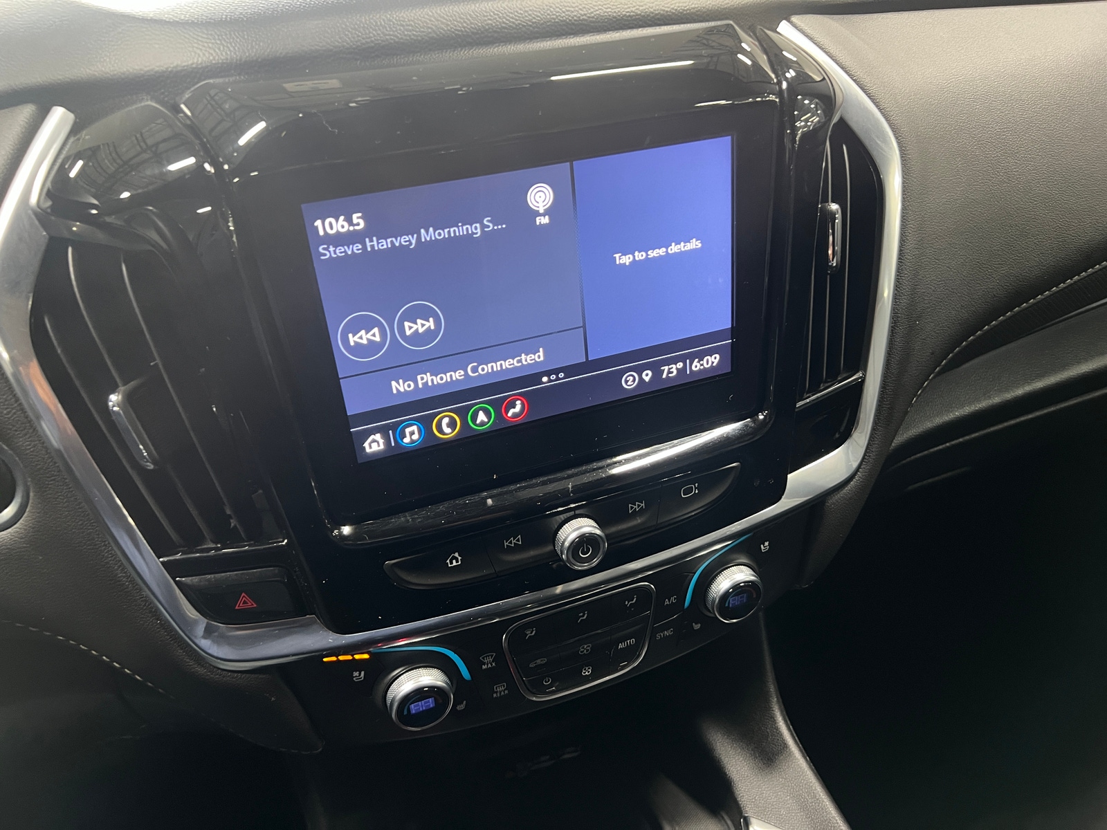 Thumbnail: 2023 Chevrolet Traverse - 3