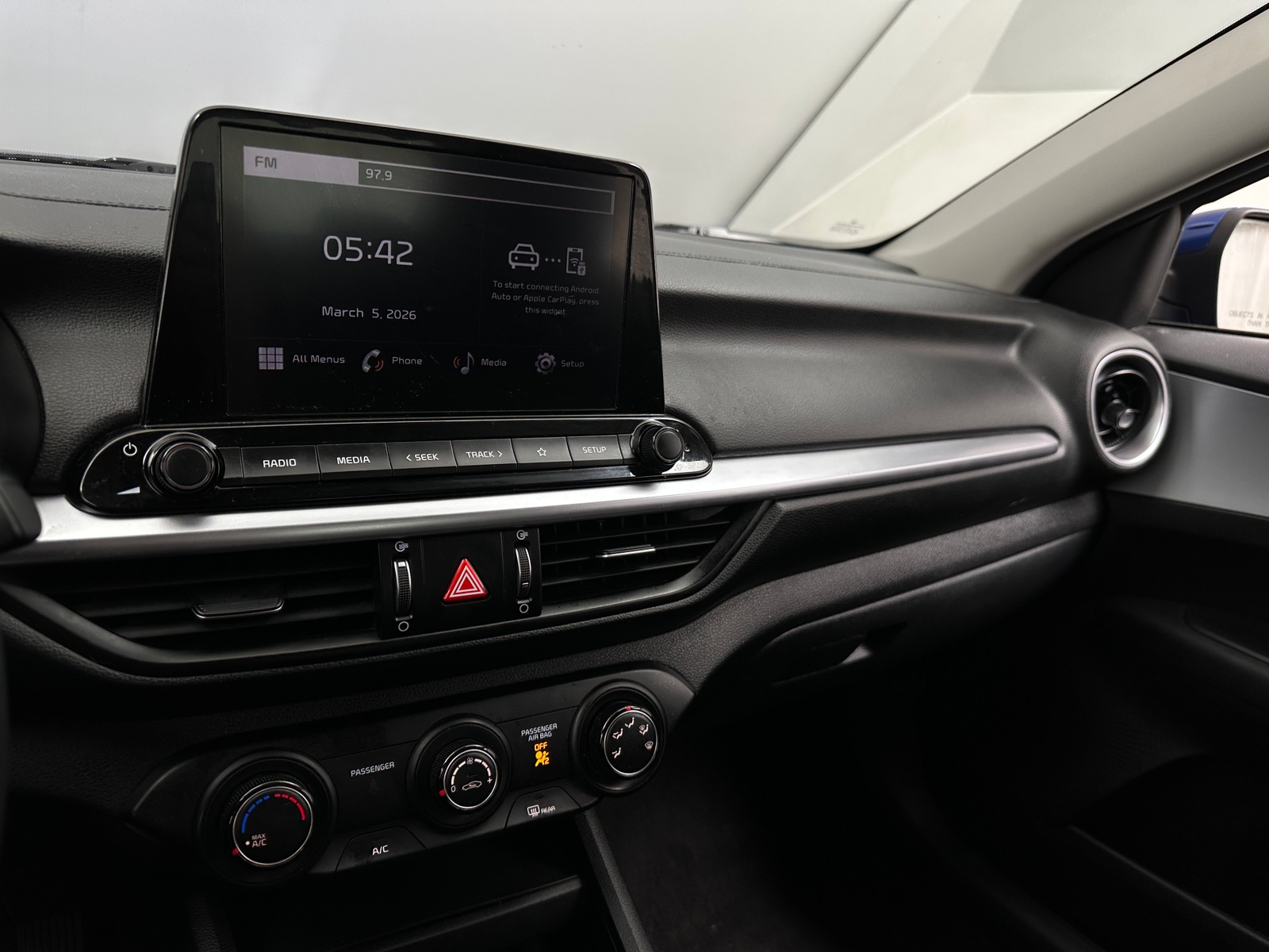 Thumbnail: 2023 Kia Forte - 4