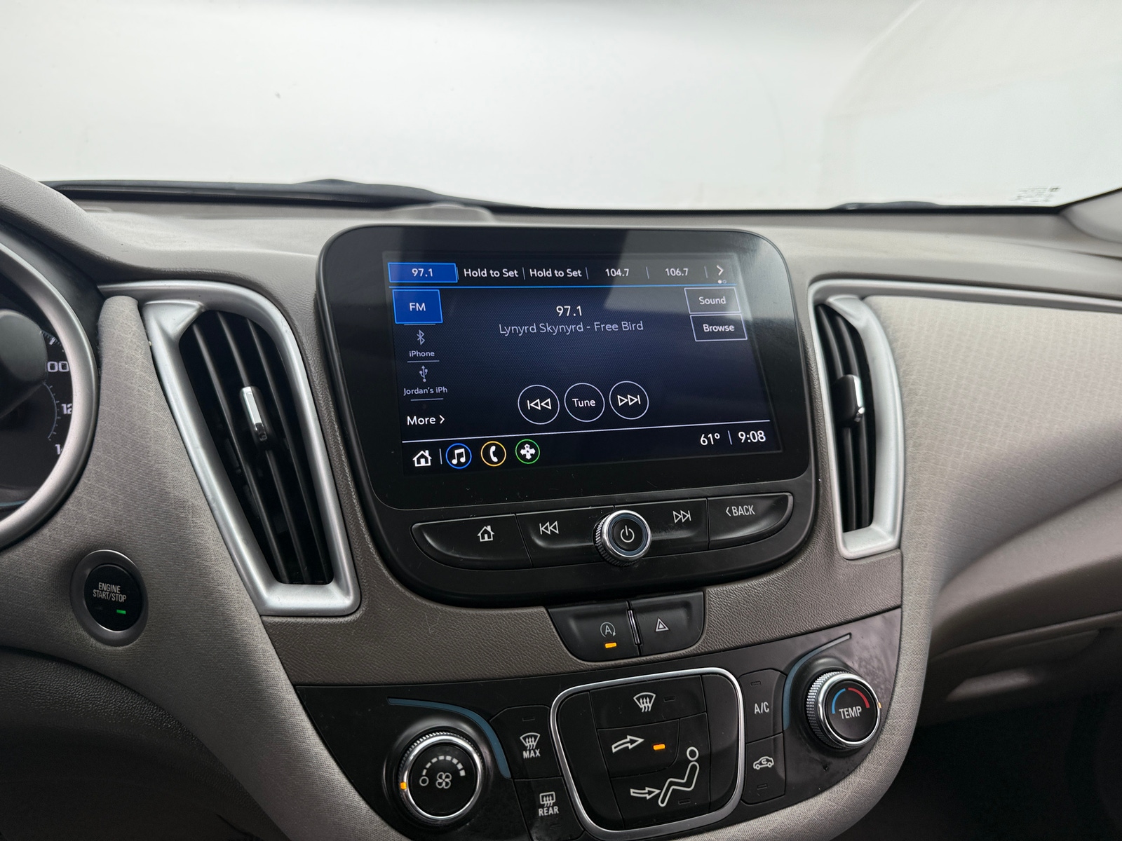 Thumbnail: 2023 Chevrolet Malibu - 4