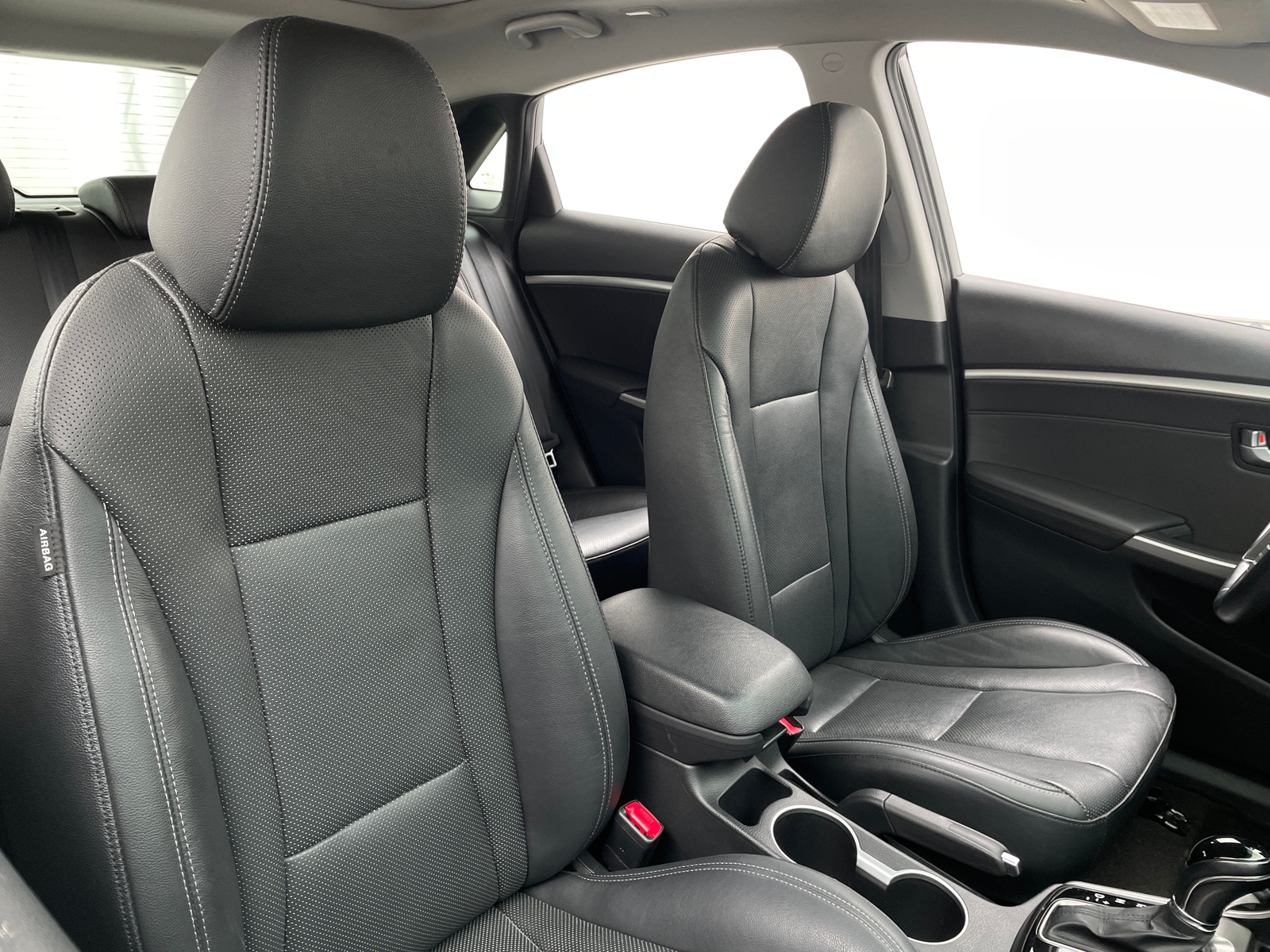 Thumbnail: 2015 Hyundai Elantra - 2