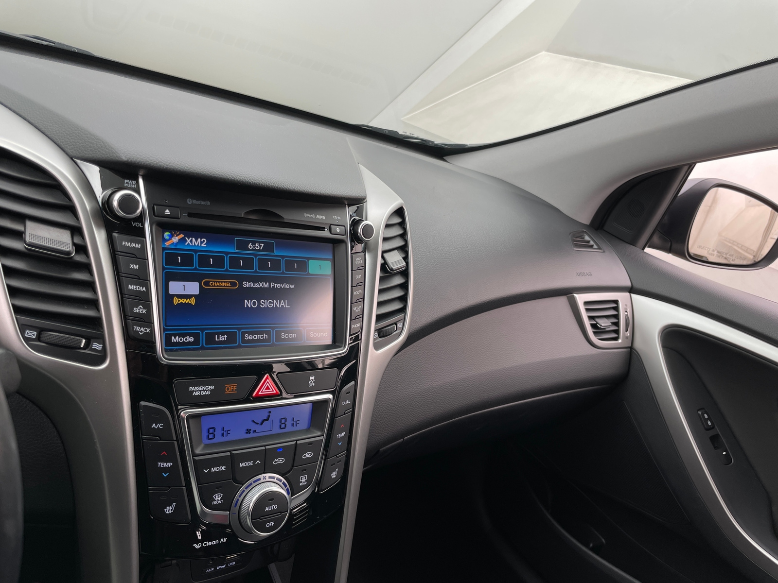 Thumbnail: 2015 Hyundai Elantra - 4