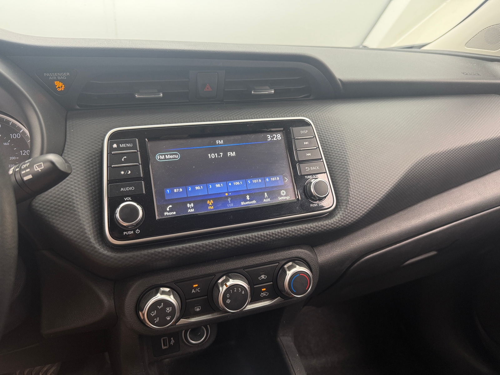 Thumbnail: 2023 Nissan Kicks - 4