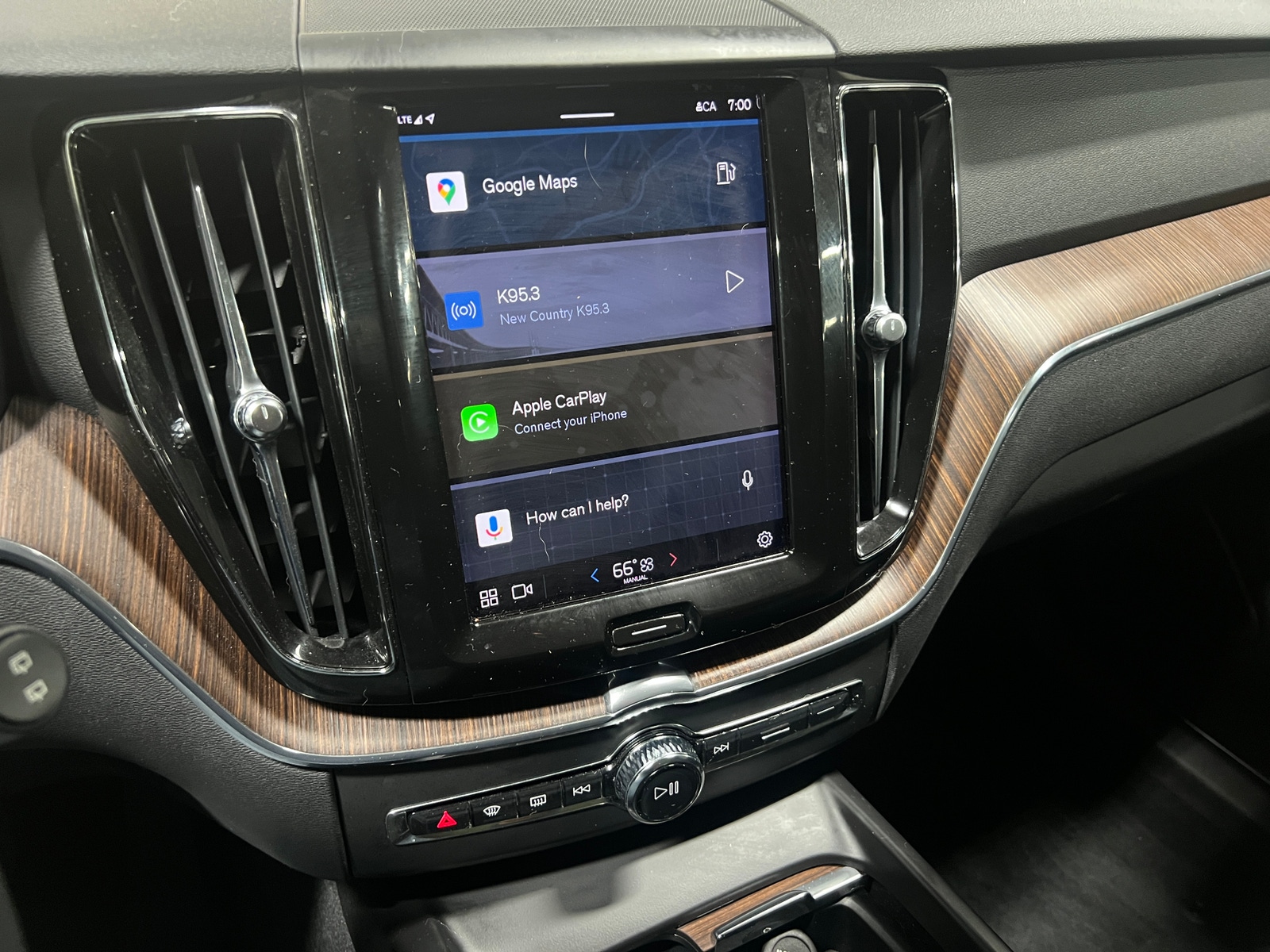 Thumbnail: 2022 Volvo XC60 - 3