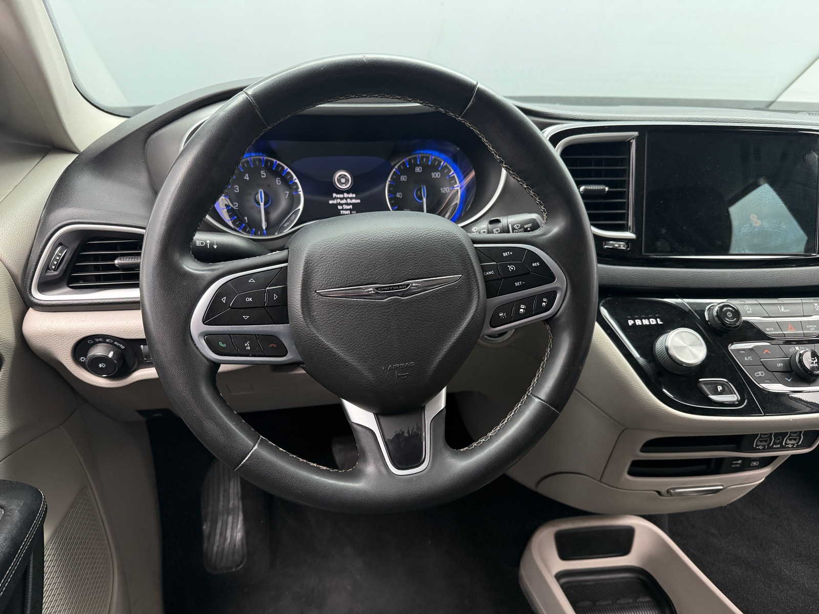 Thumbnail: 2022 Chrysler Pacifica - 4