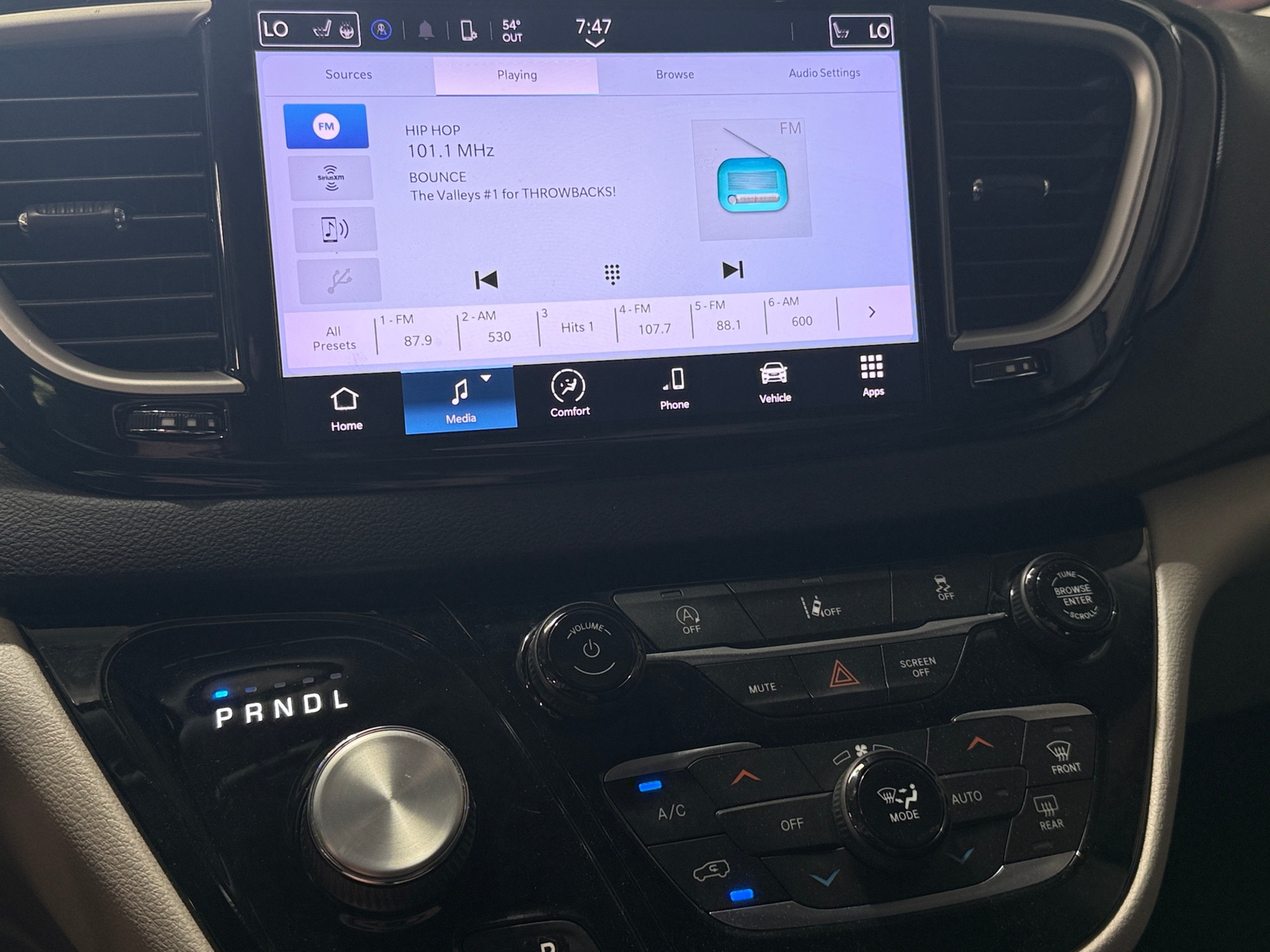 Thumbnail: 2022 Chrysler Pacifica - 3