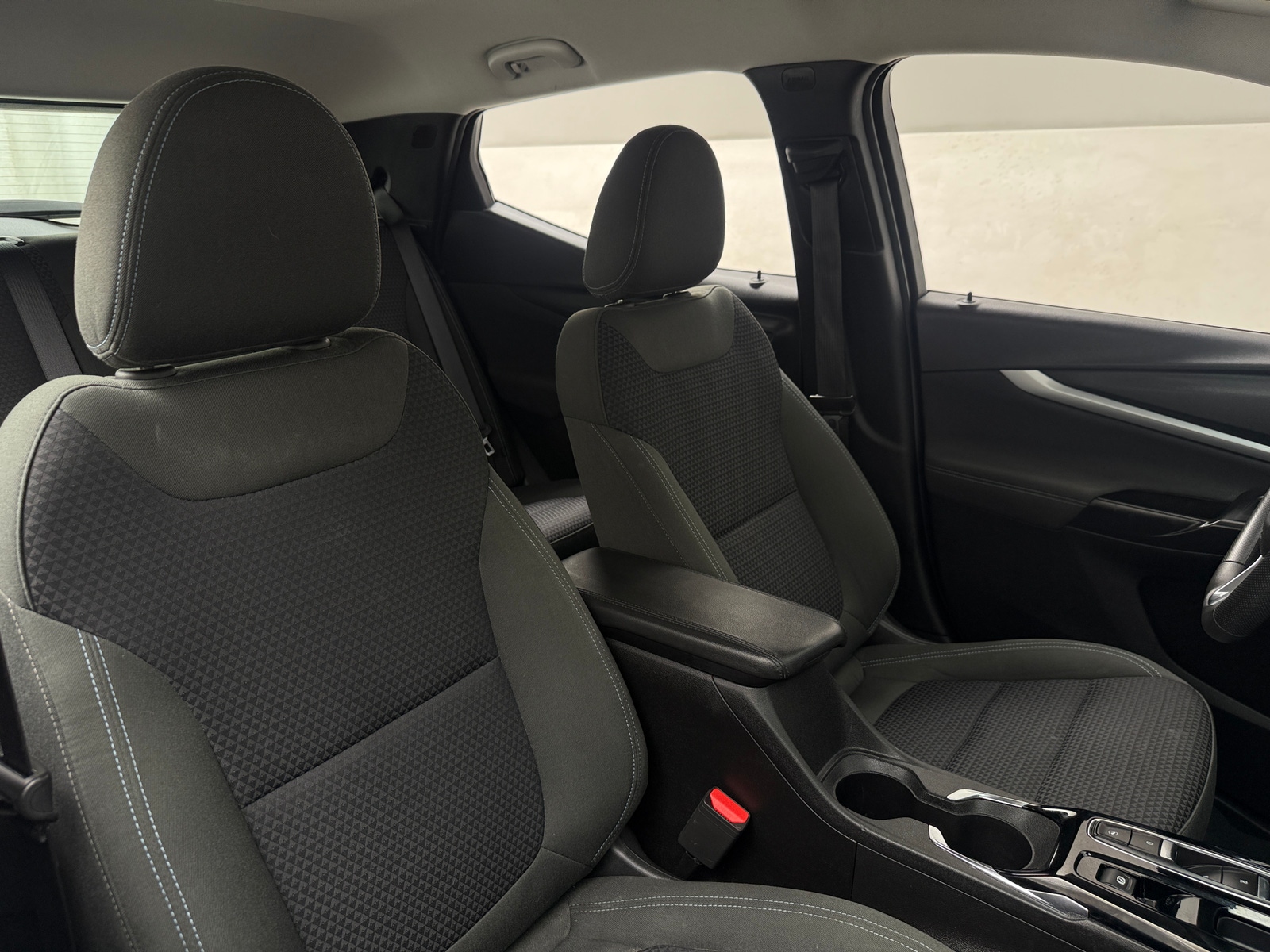 Thumbnail: 2023 Chevrolet Bolt EUV - 2