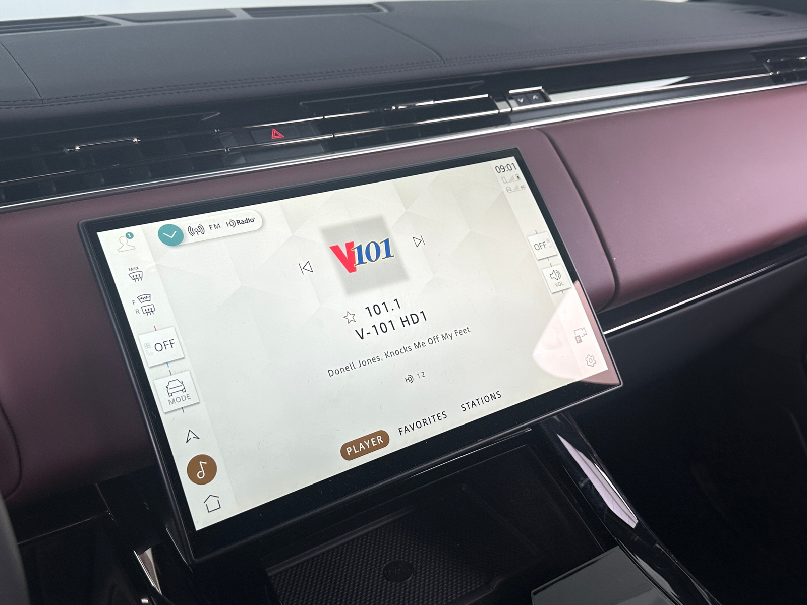 Thumbnail: 2024 Land Rover Range Rover Sport - 3