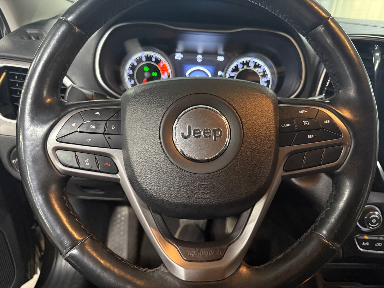 Thumbnail: 2019 Jeep Cherokee - 4