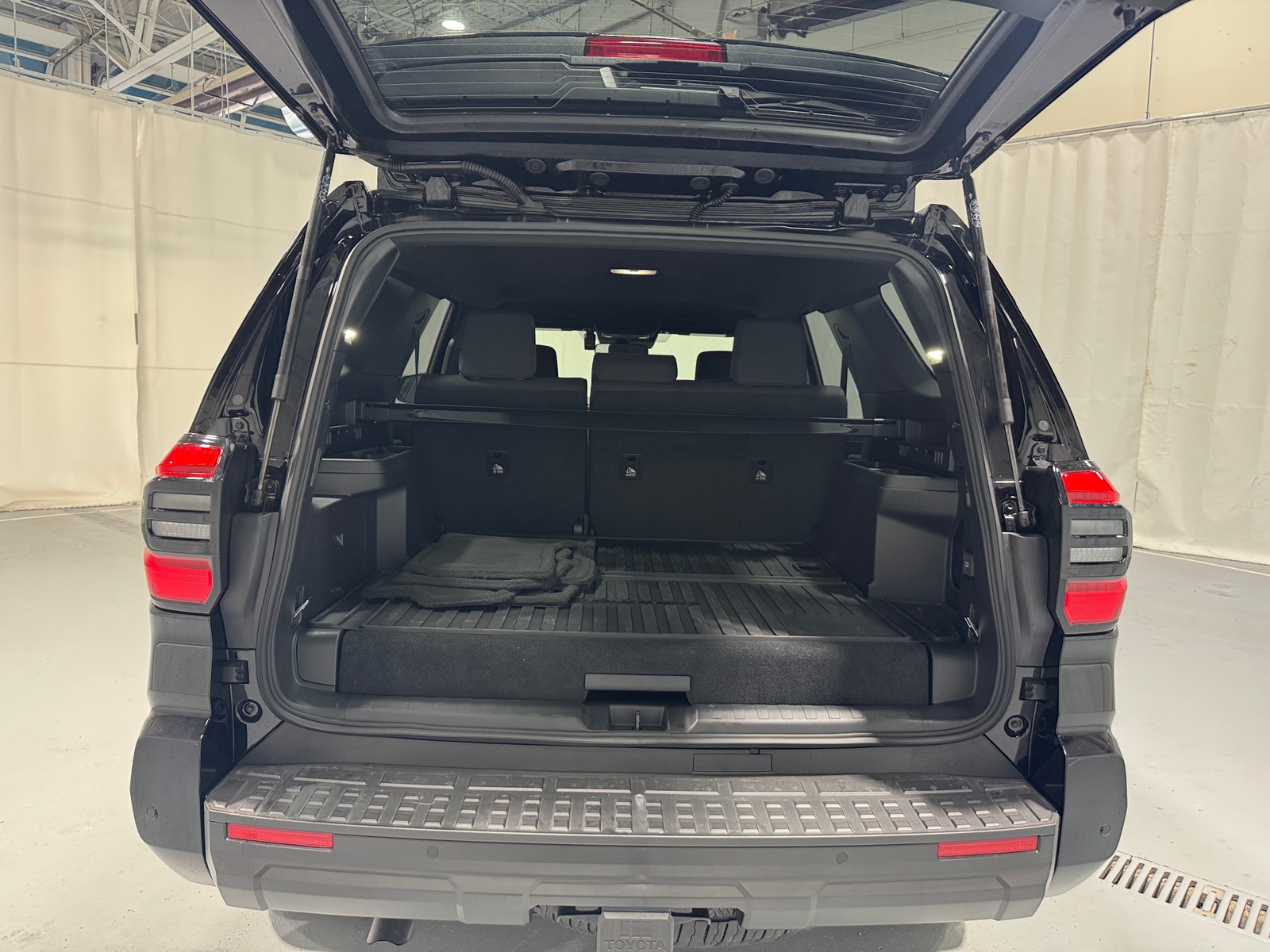 Thumbnail: 2025 Toyota 4Runner - 7