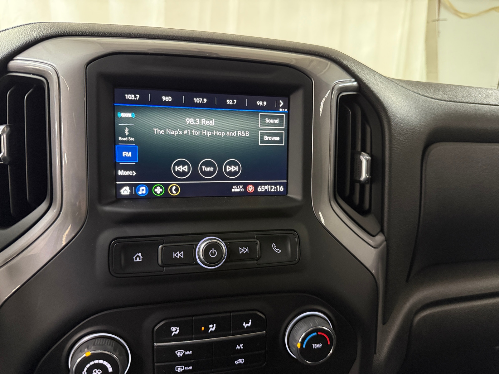 Thumbnail: 2022 Chevrolet Silverado 1500 - 4