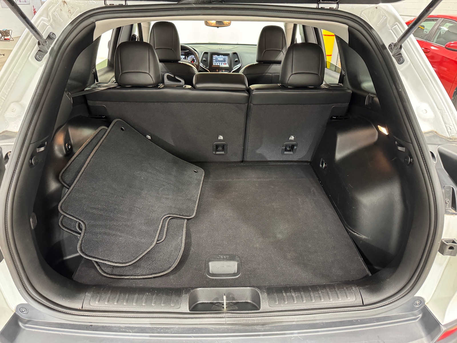 Thumbnail: 2021 Jeep Cherokee - 6