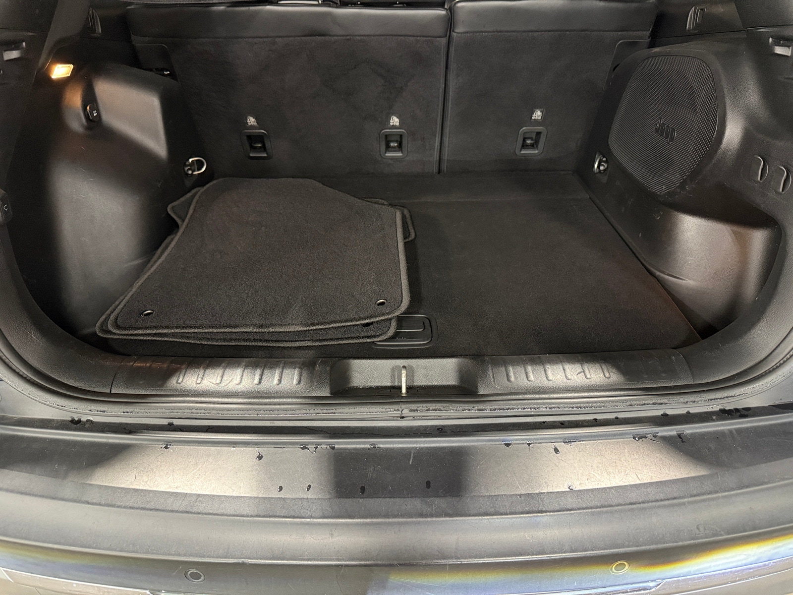 Thumbnail: 2020 Jeep Cherokee - 6