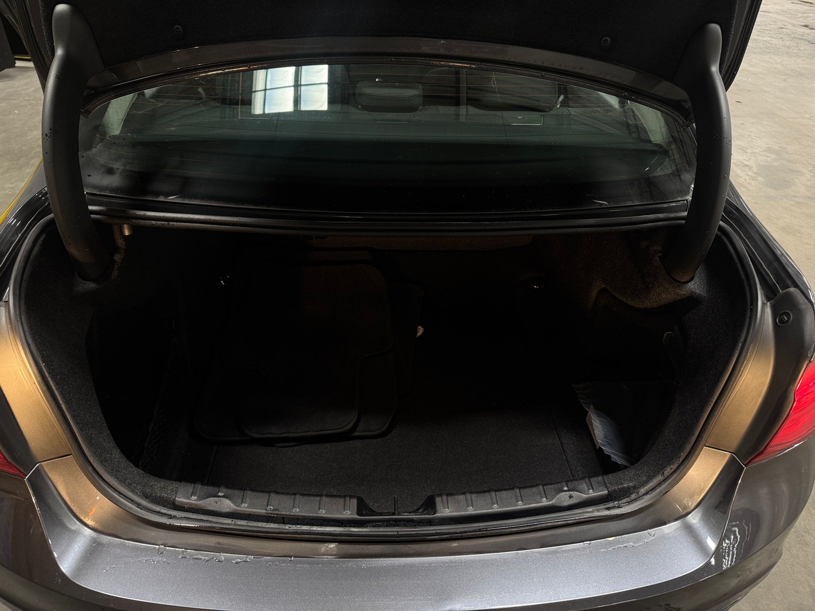 Thumbnail: 2018 BMW 3 Series - 6