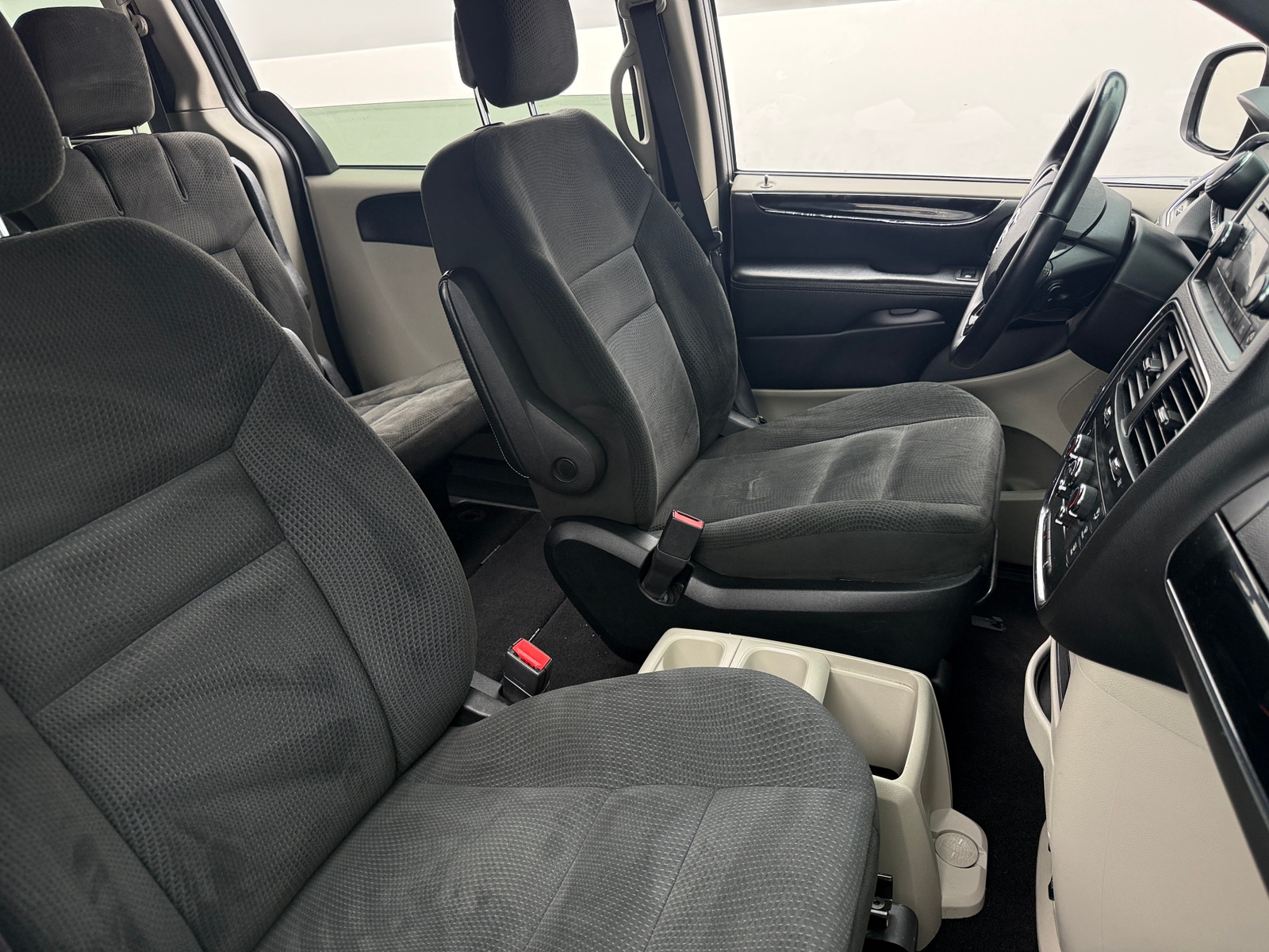 Thumbnail: 2016 Dodge Grand Caravan - 2