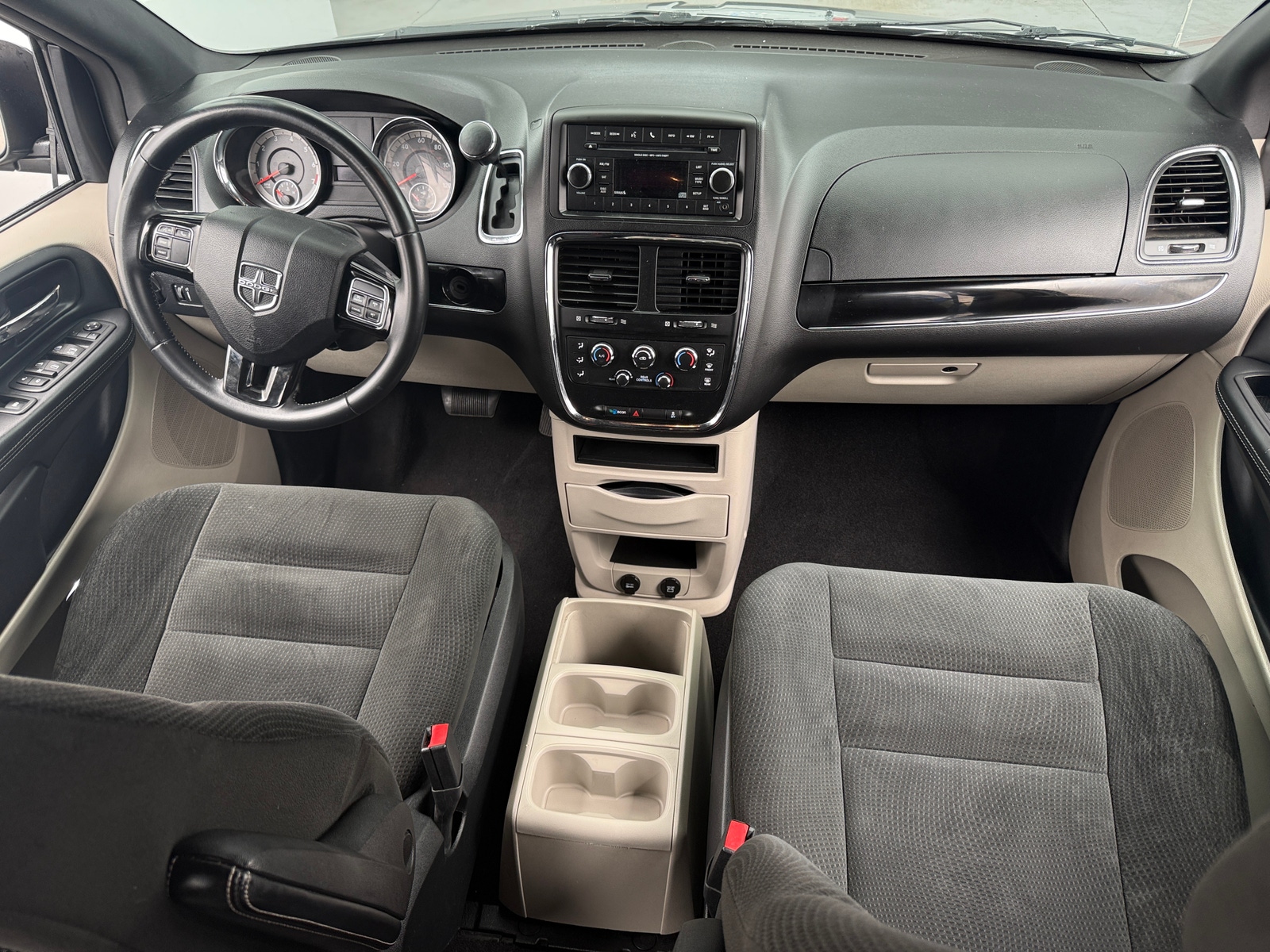 Thumbnail: 2016 Dodge Grand Caravan - 3