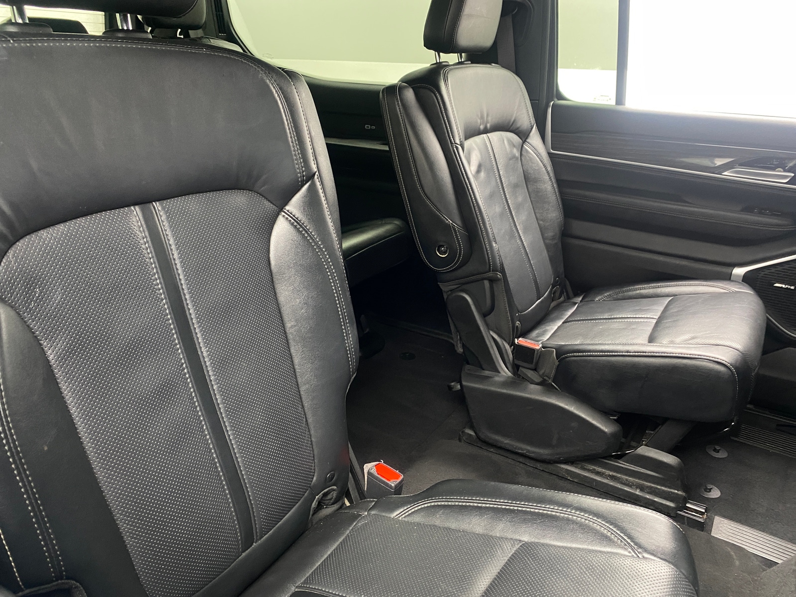 Thumbnail: 2022 Jeep Wagoneer - 5